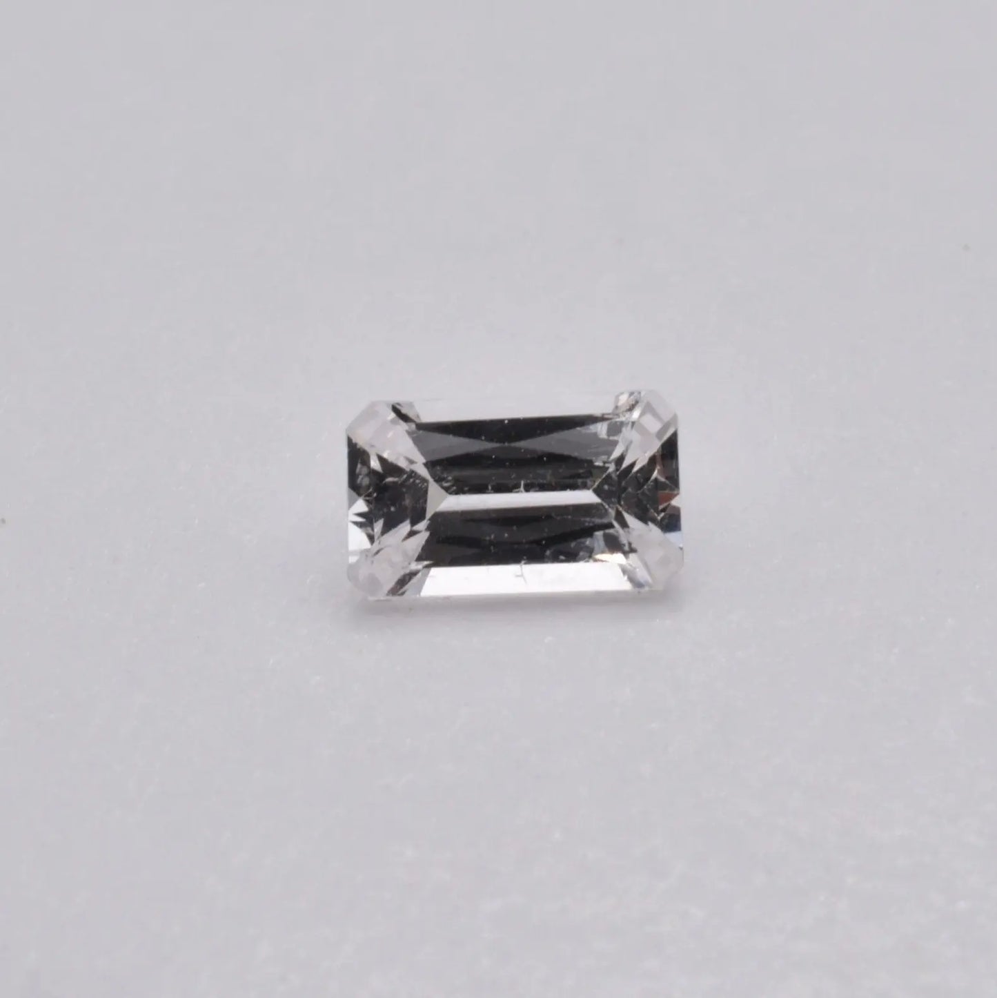Danburite 0,78ct - pierre précieuse - gemme