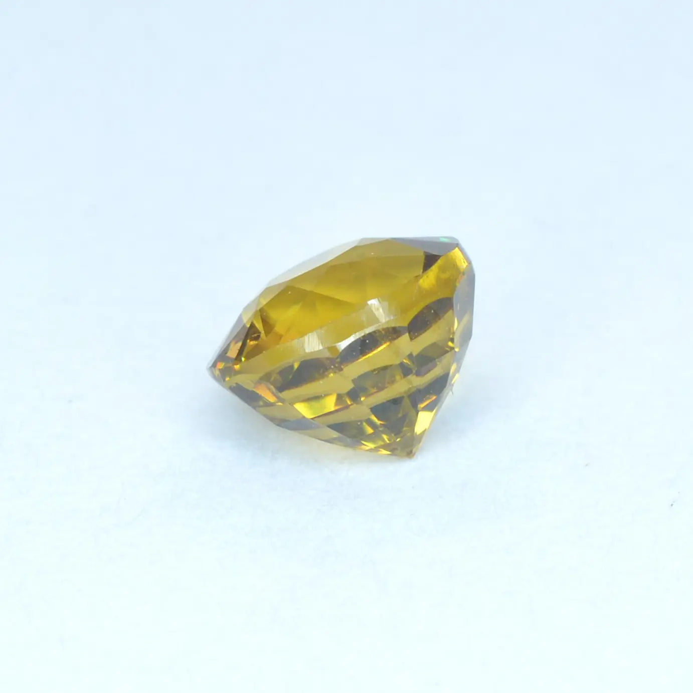 Pierre taillée Grenat du Mali Jaune Rond 0,80 ct