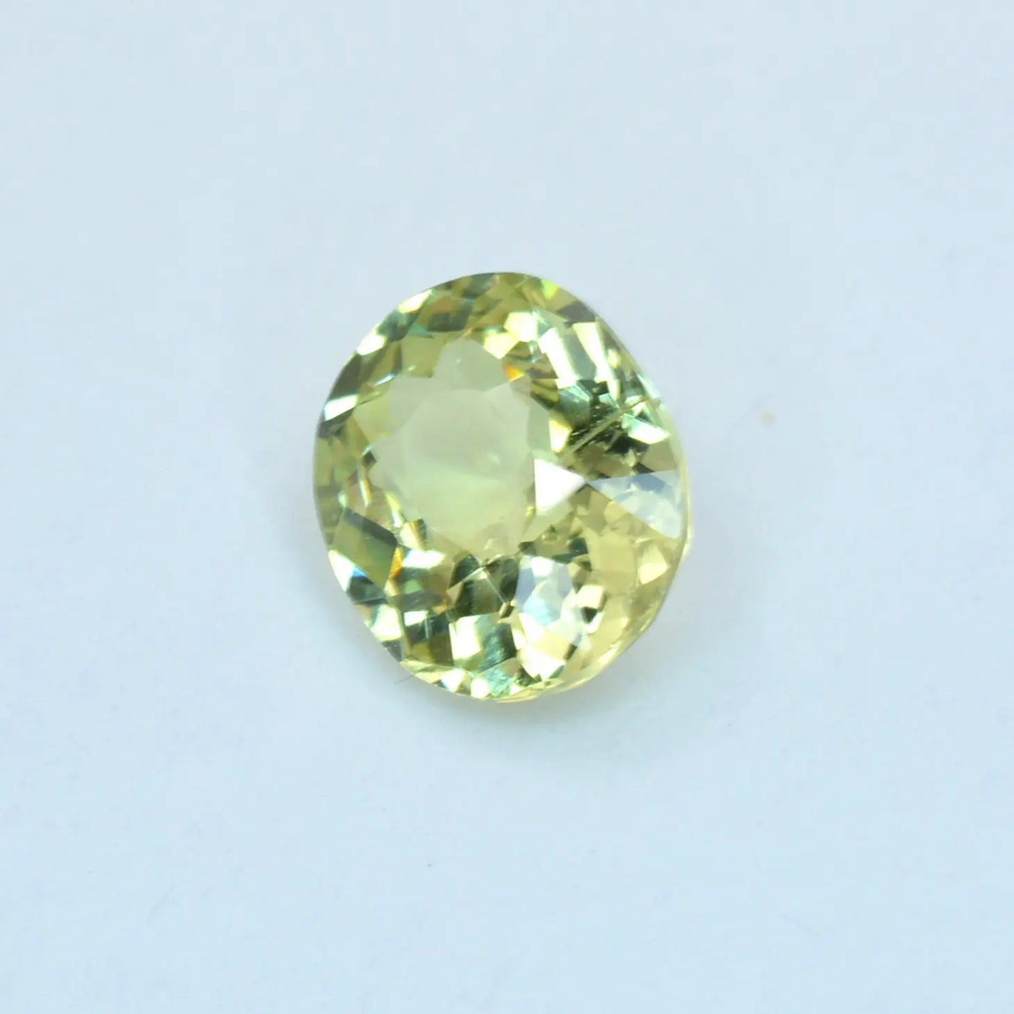 Pierre taillée Grenat du Mali Jaune Ovale 0,69ct