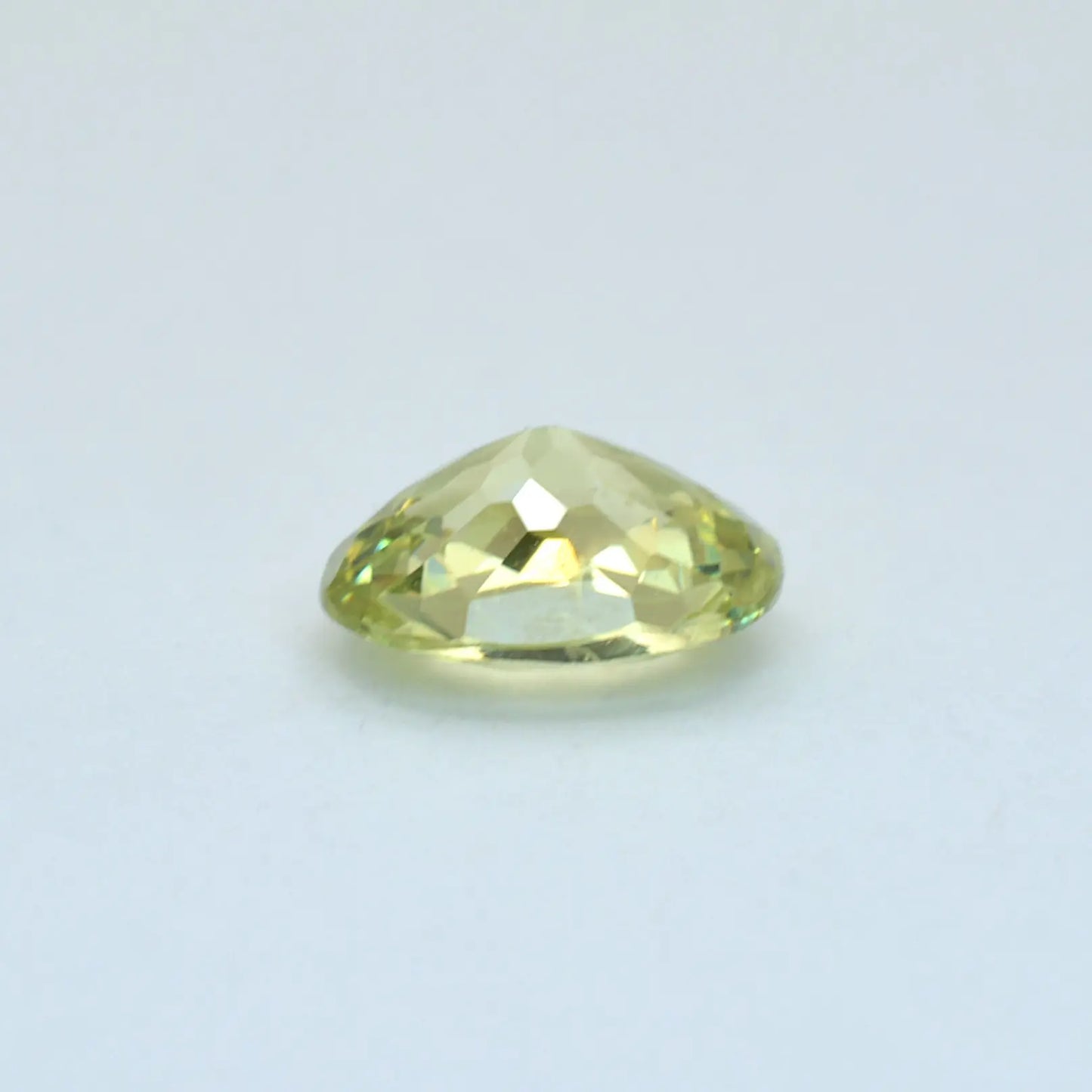 Pierre taillée Grenat du Mali Jaune Ovale 0,69ct