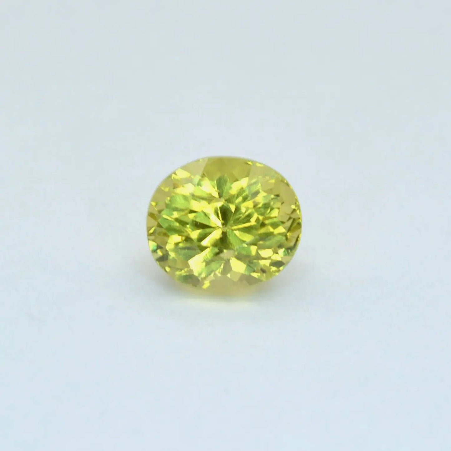 Pierre taillée Grenat du Mali Jaune Ovale 0,71 ct