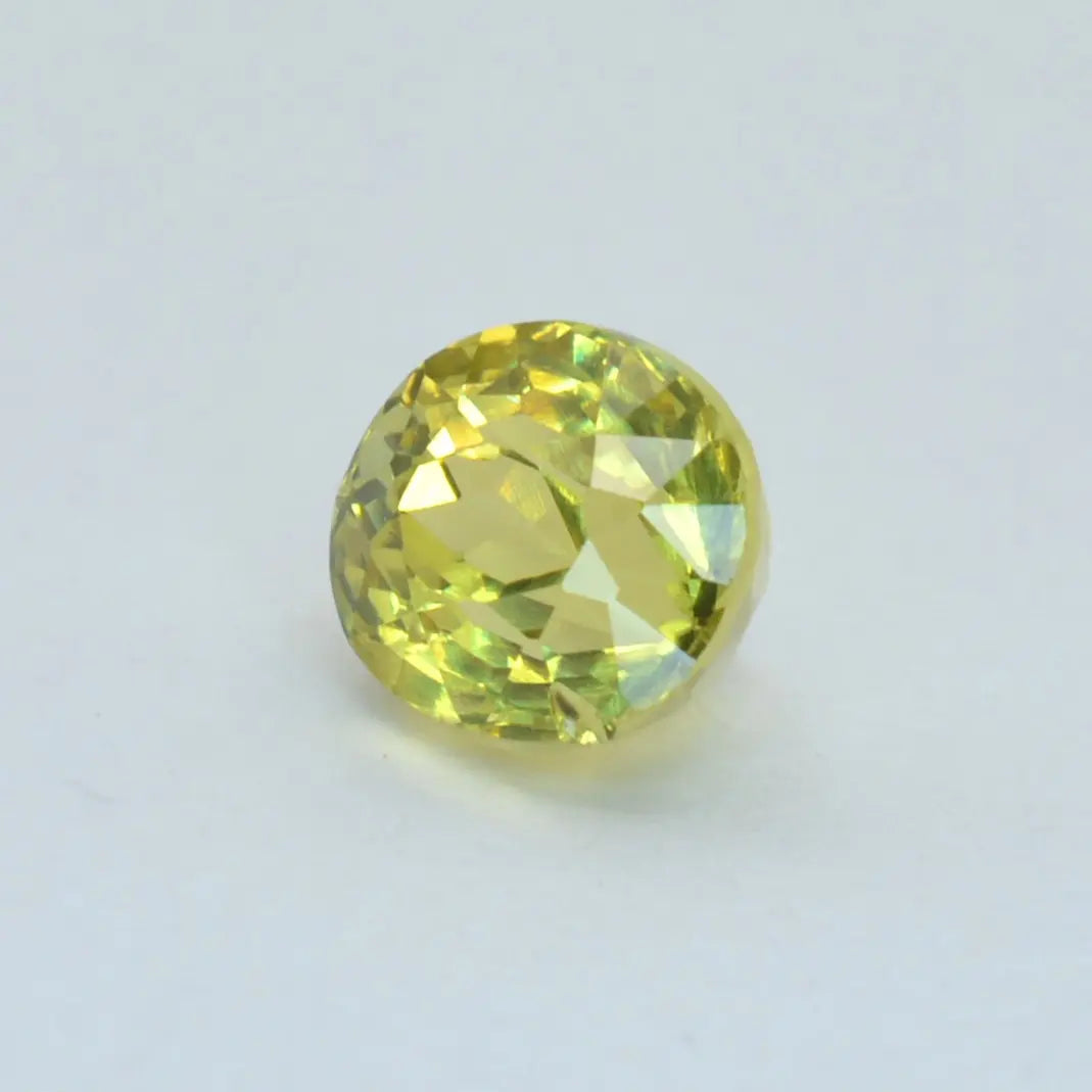 Pierre taillée Grenat du Mali Jaune Ovale 0,71 ct