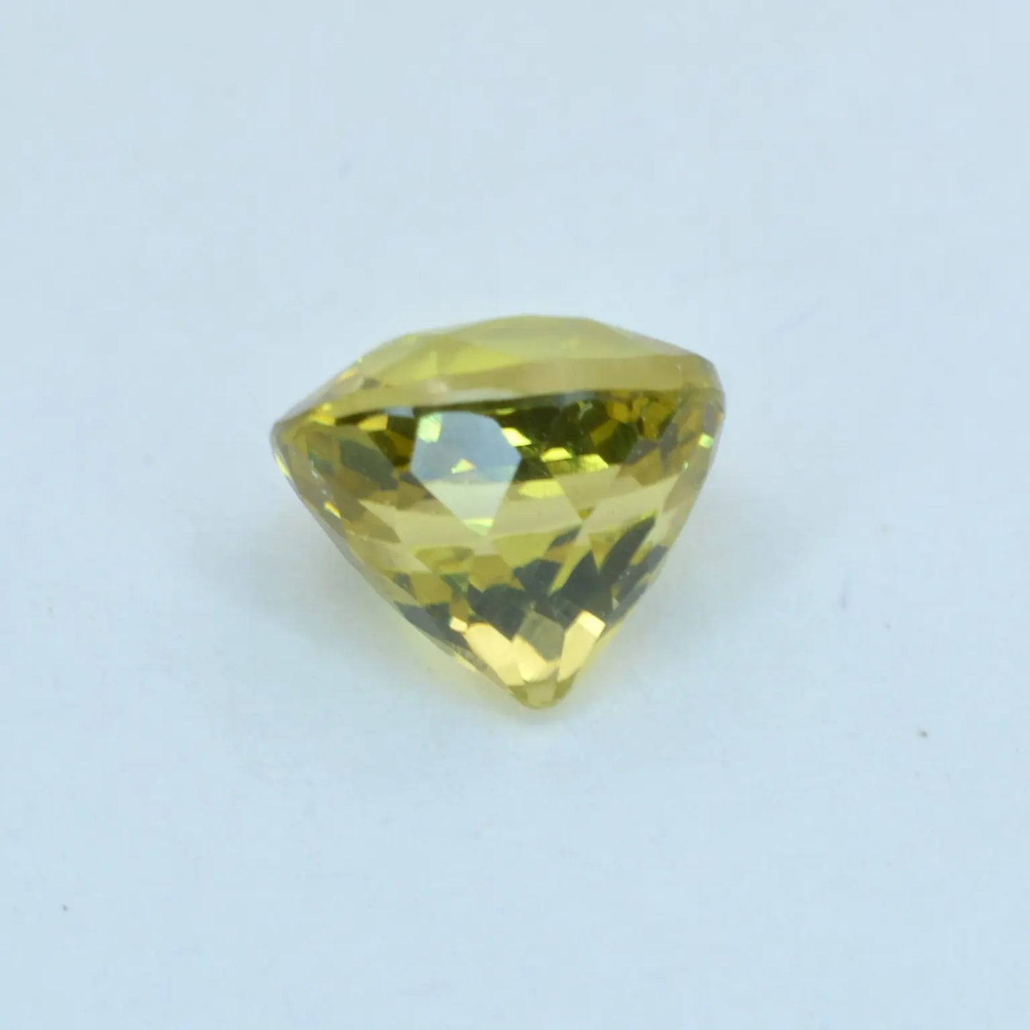 Pierre taillée Grenat du Mali Jaune Ovale 0,71 ct