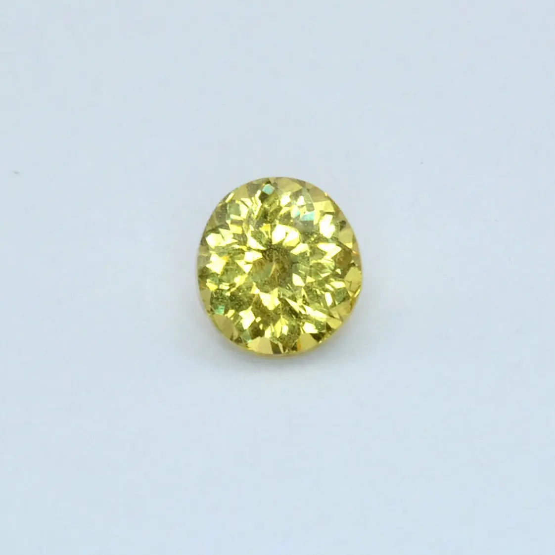 Pierre taillée Grenat du Mali Jaune Ovale 0,81 ct