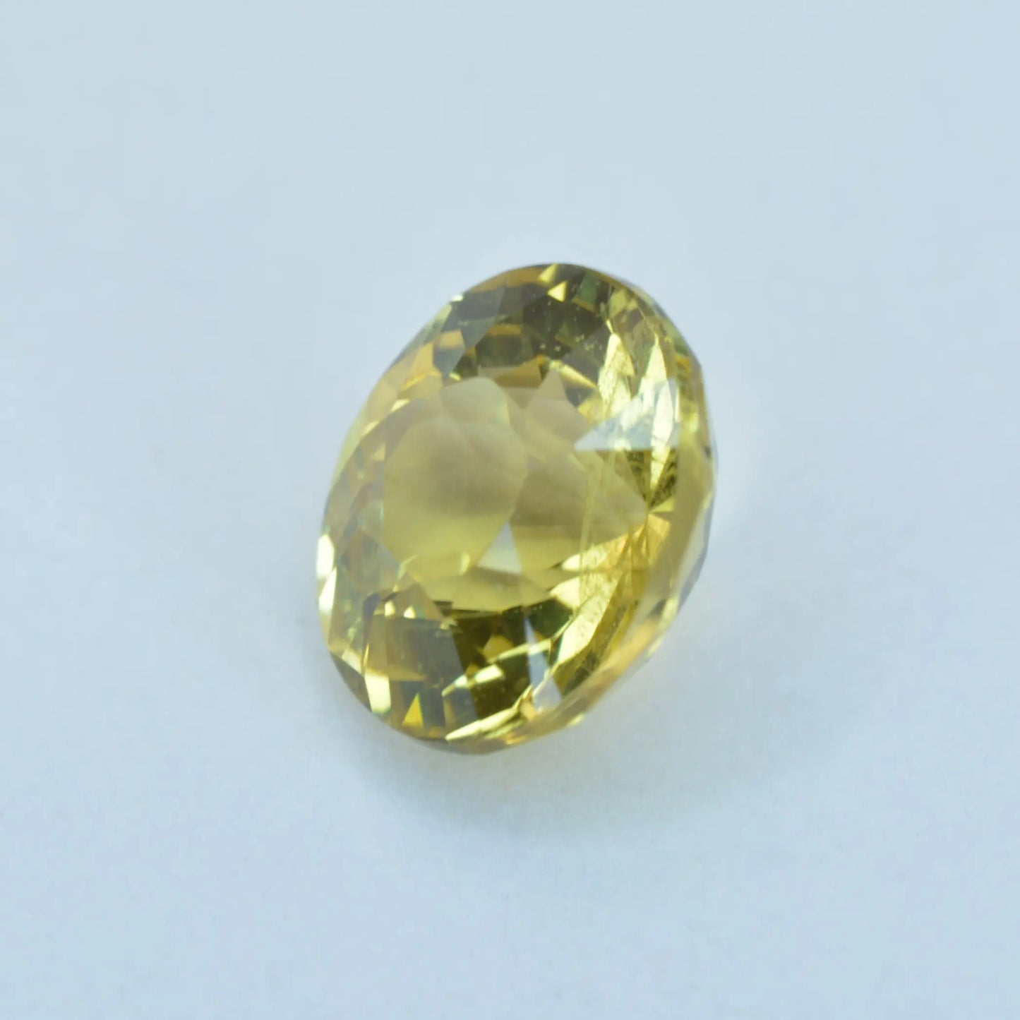 Pierre taillée Grenat du Mali Jaune Ovale 0,81 ct