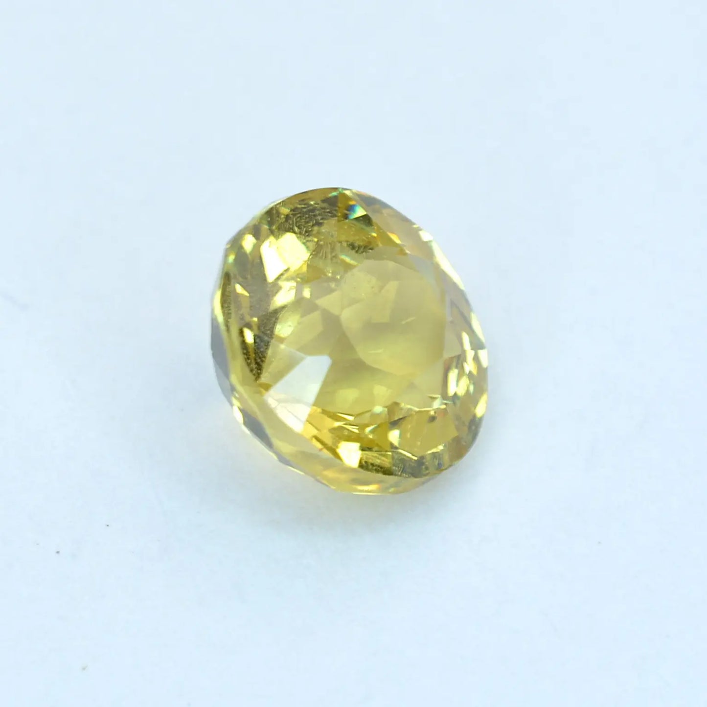 Pierre taillée Grenat du Mali Jaune Ovale 0,81 ct