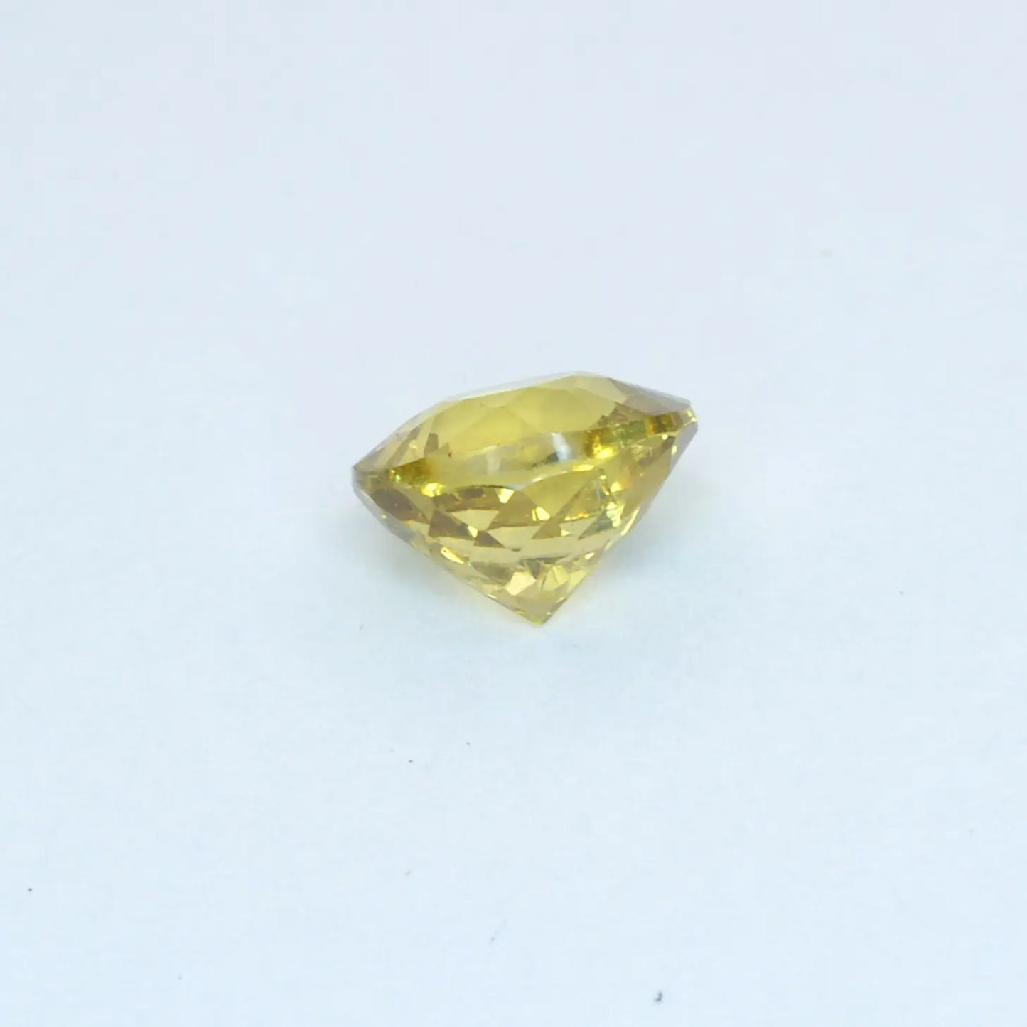 Pierre taillée Grenat du Mali Jaune Ovale 0,81 ct