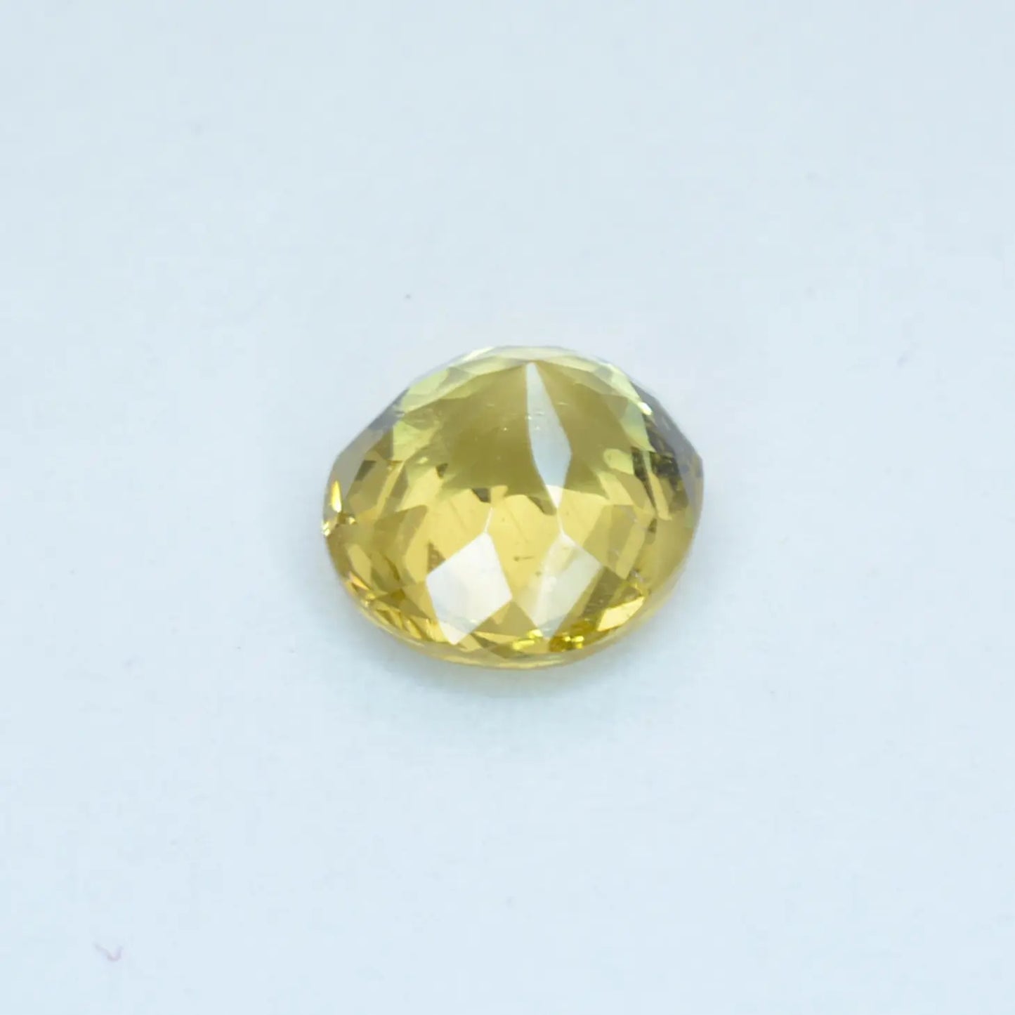 Pierre taillée Grenat du Mali Jaune Ovale 0,81 ct