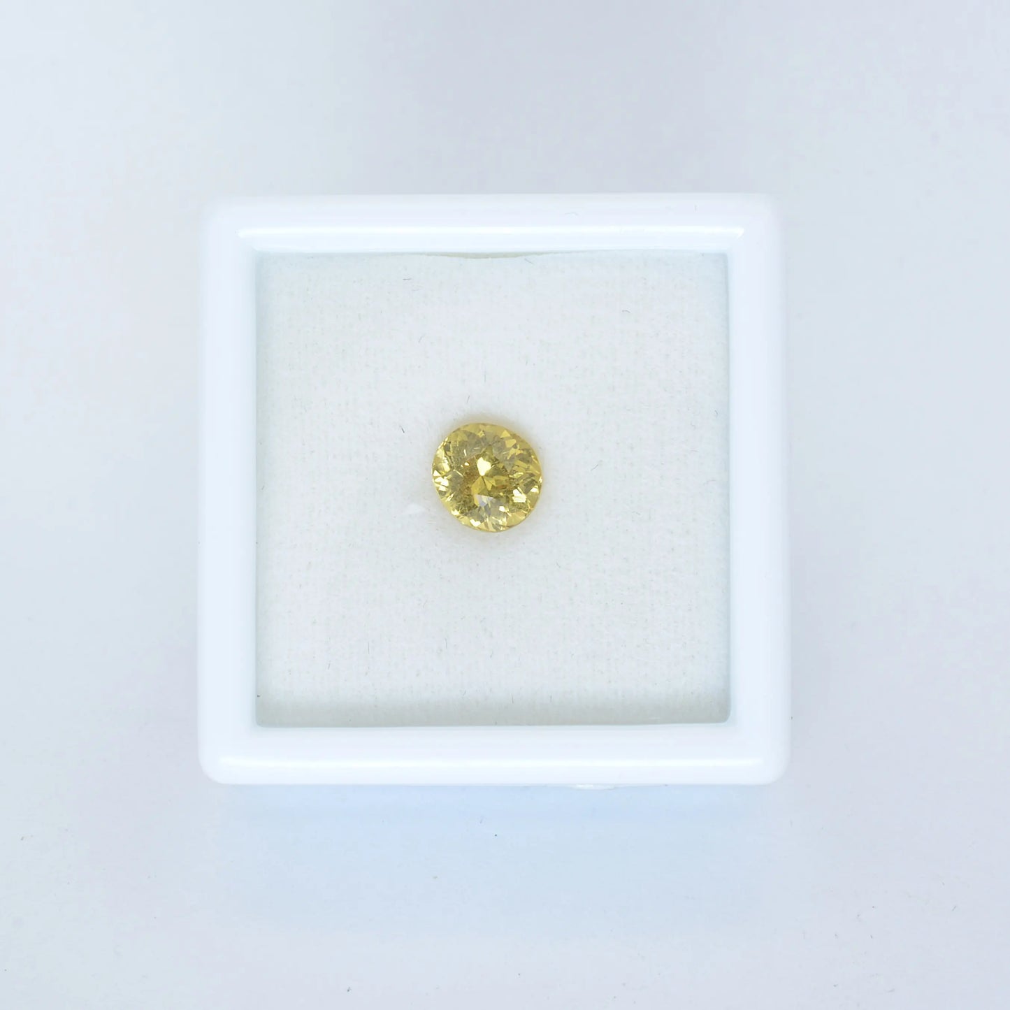 Pierre taillée Grenat du Mali Jaune Ovale 0,81 ct