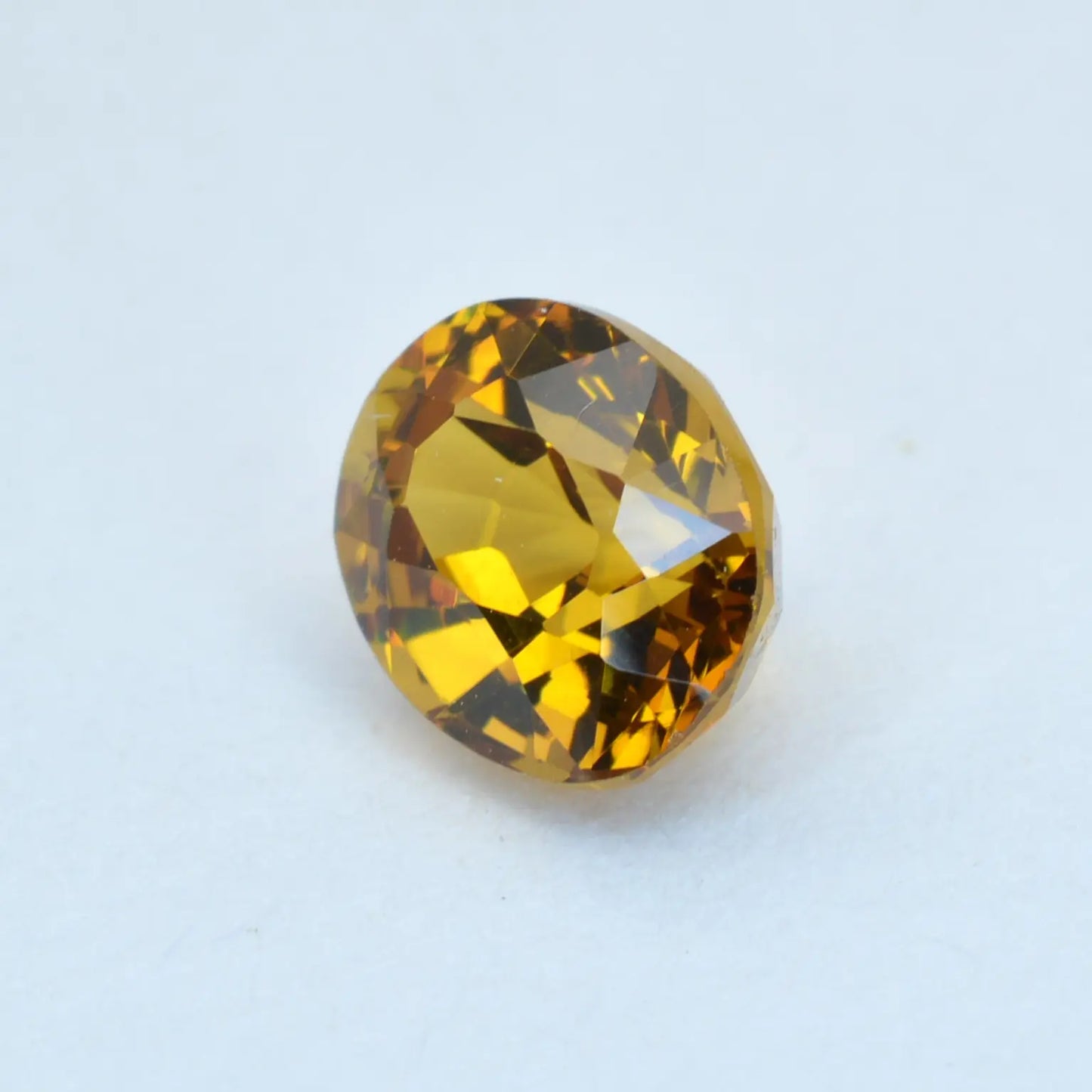 Pierre taillée Grenat du Mali Jaune Ovale 0,96 ct
