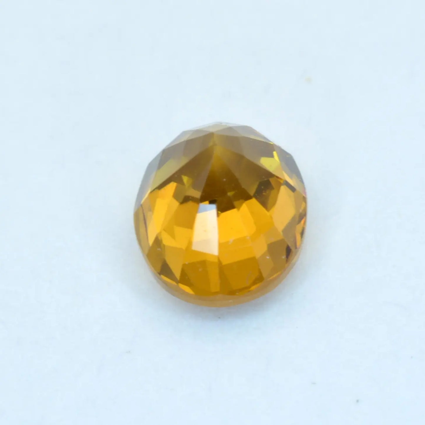 Pierre taillée Grenat du Mali Jaune Ovale 0,96 ct