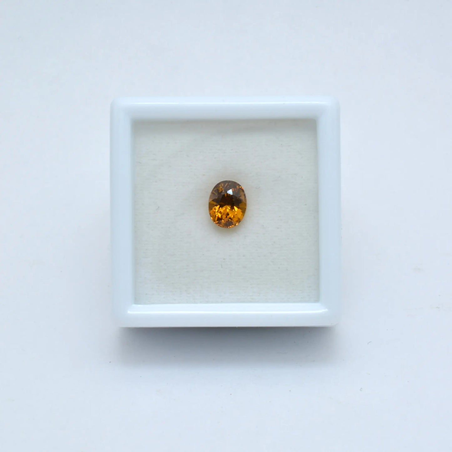 Pierre taillée Grenat du Mali Jaune Ovale 0,96 ct