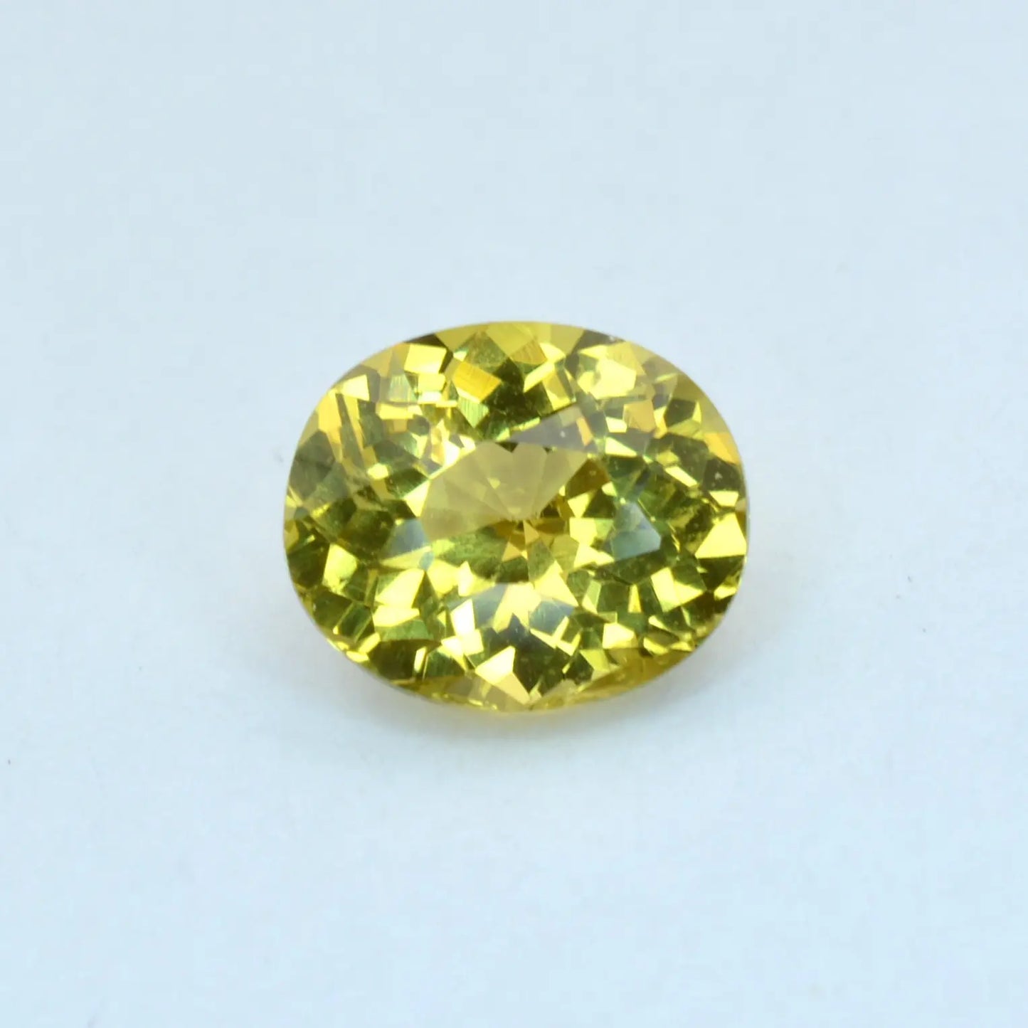 Pierre taillée Grenat du Mali Jaune Ovale 0,82 ct
