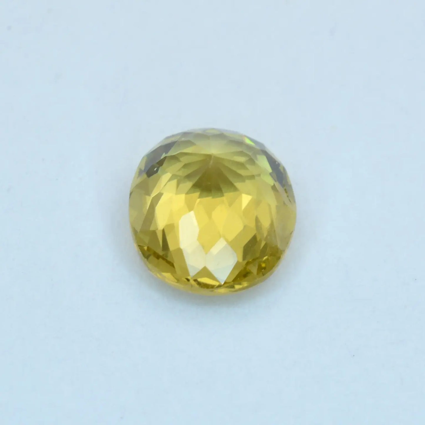 Pierre taillée Grenat du Mali Jaune Ovale 0,82 ct