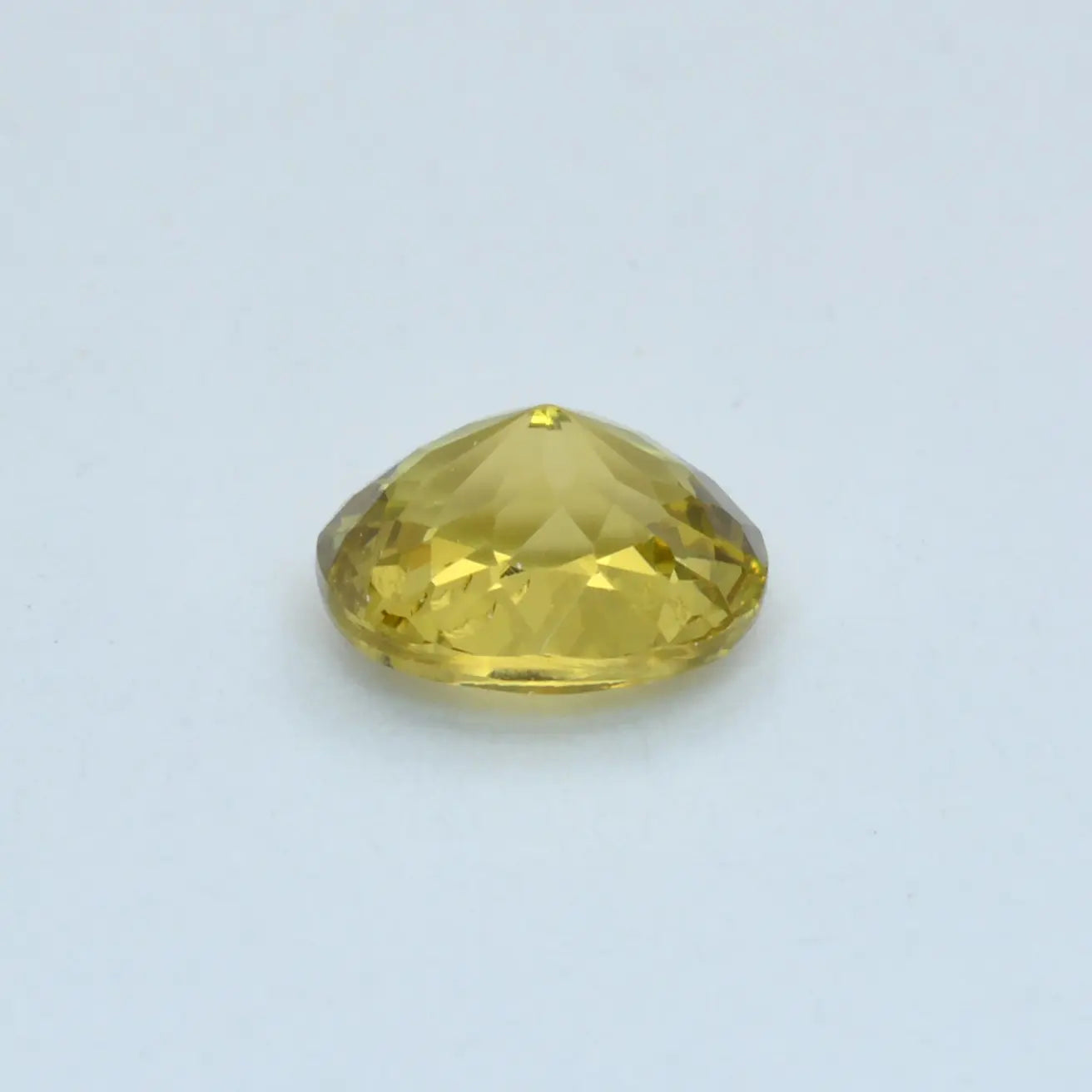 Pierre taillée Grenat du Mali Jaune Ovale 0,82 ct
