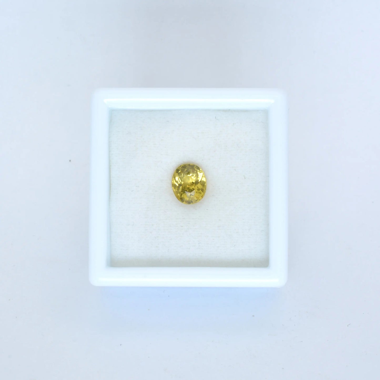 Pierre taillée Grenat du Mali Jaune Ovale 0,82 ct