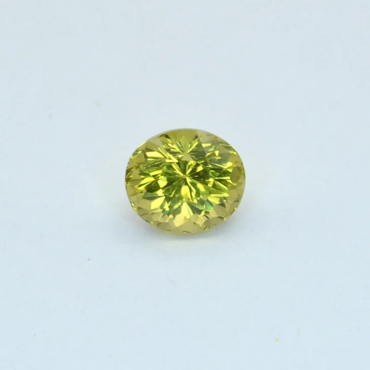 Pierre taillée Grenat du Mali Jaune Ovale 0,84 ct