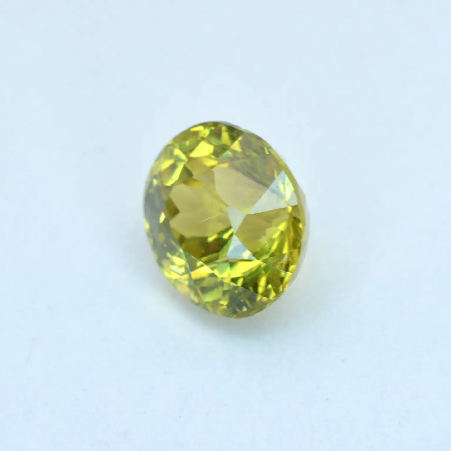 Pierre taillée Grenat du Mali Jaune Ovale 0,84 ct