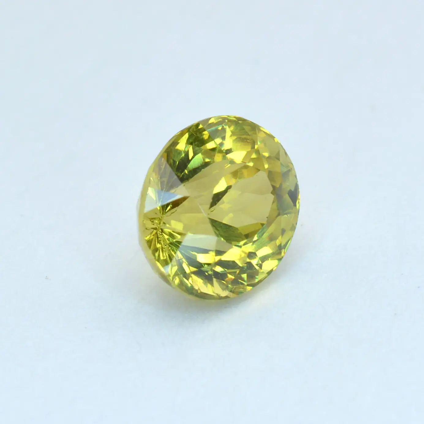 Pierre taillée Grenat du Mali Jaune Ovale 0,84 ct