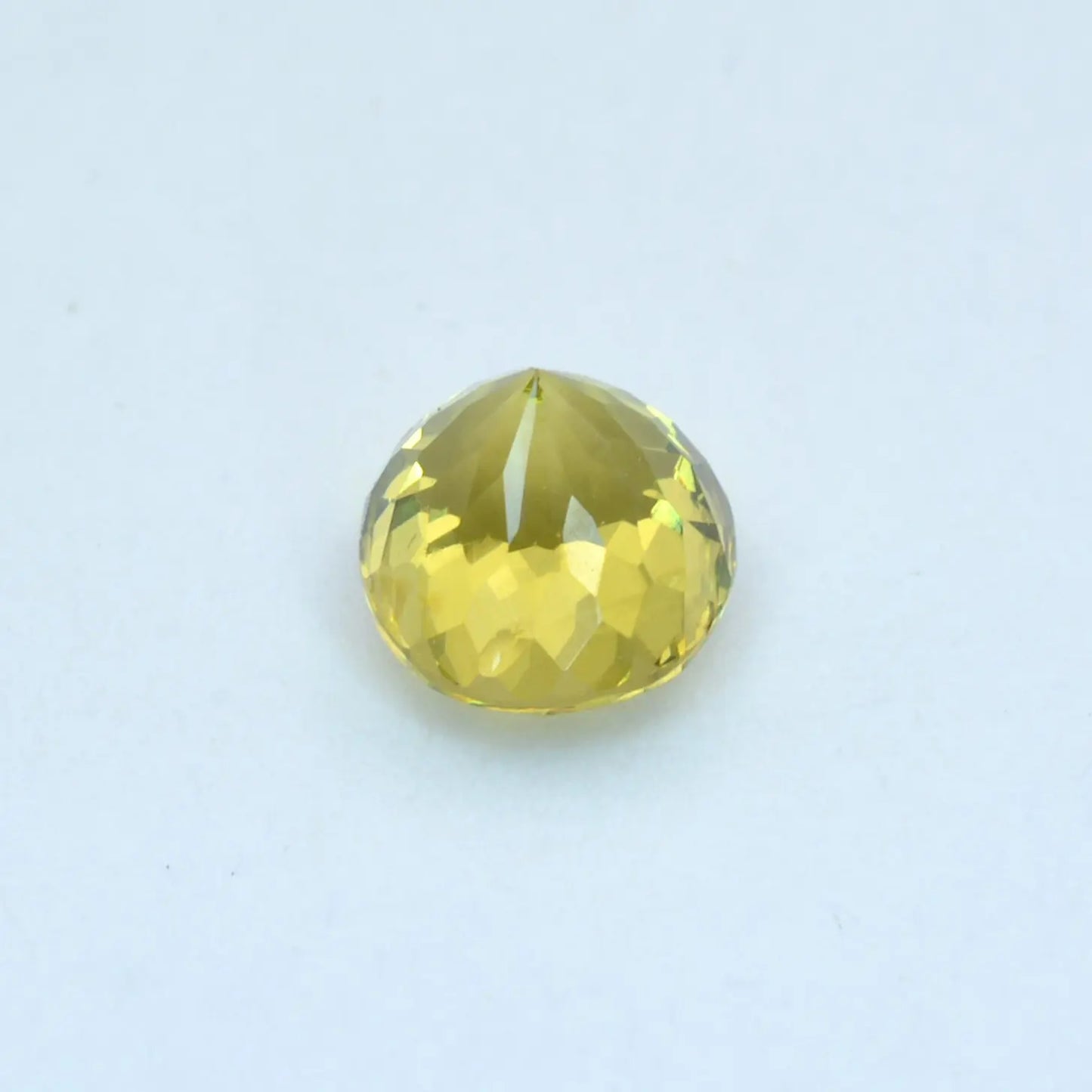 Pierre taillée Grenat du Mali Jaune Ovale 0,84 ct