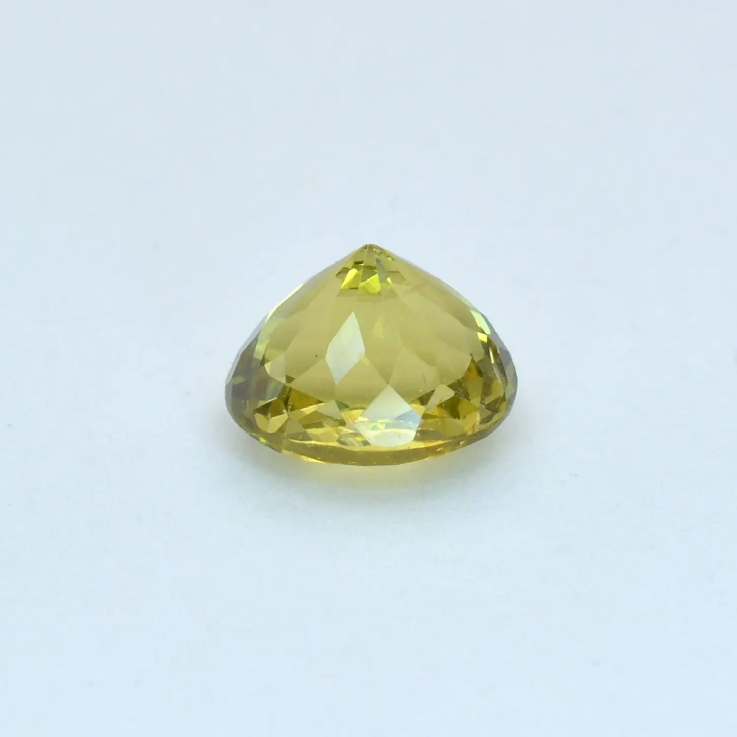 Pierre taillée Grenat du Mali Jaune Ovale 0,84 ct
