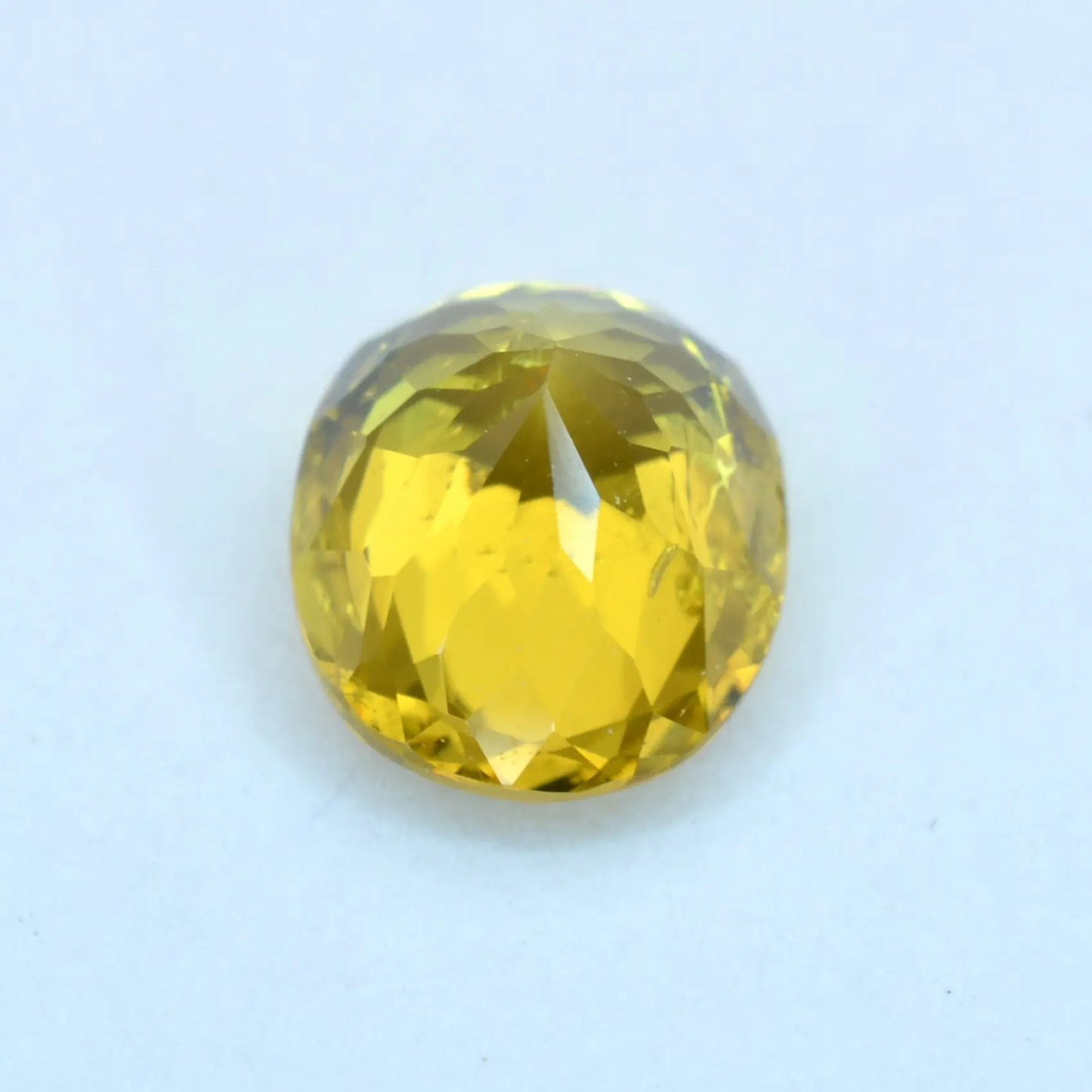 Pierre taillée Grenat du Mali Jaune Ovale 0,88 ct