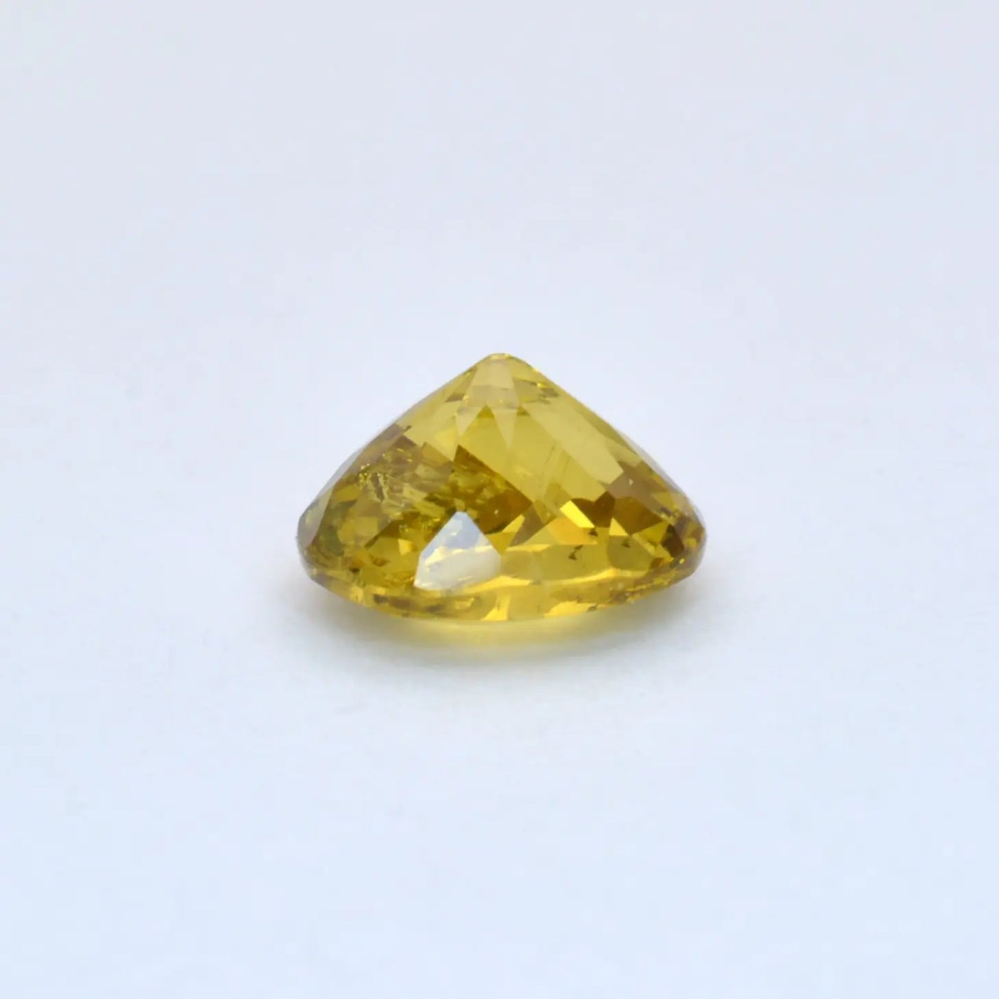 Pierre taillée Grenat du Mali Jaune Ovale 0,88 ct