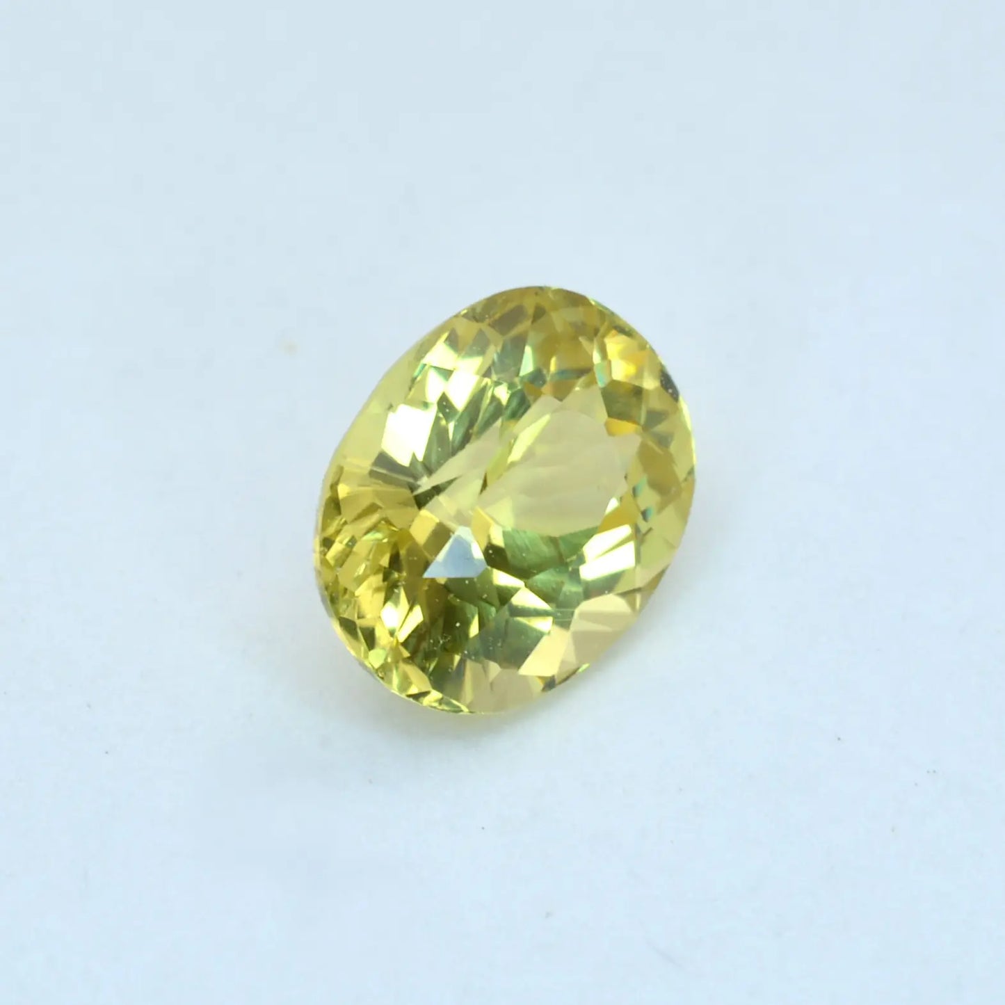 Pierre taillée Grenat du Mali Jaune Ovale 0,98 ct