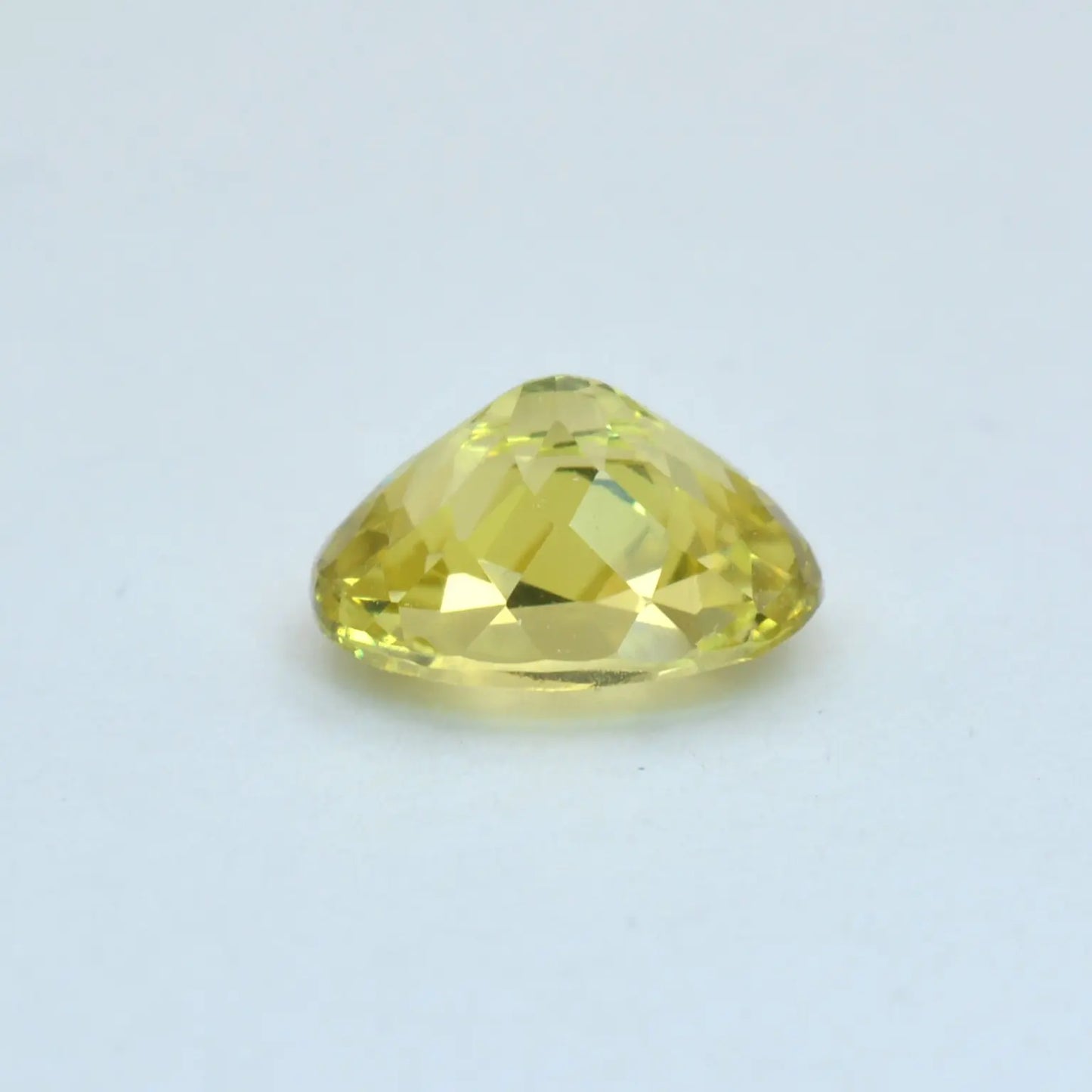 Pierre taillée Grenat du Mali Jaune Ovale 0,98 ct