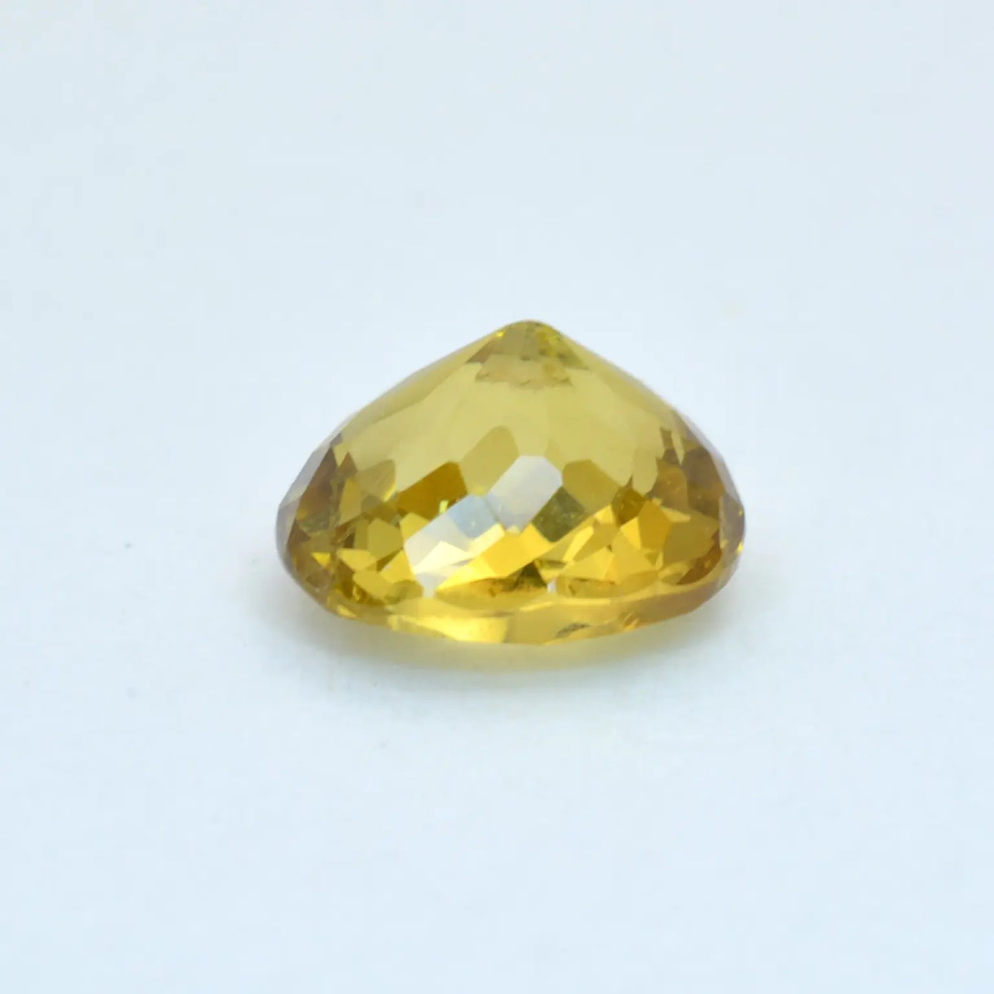 Pierre taillée Grenat du Mali Jaune Ovale 1,04 ct