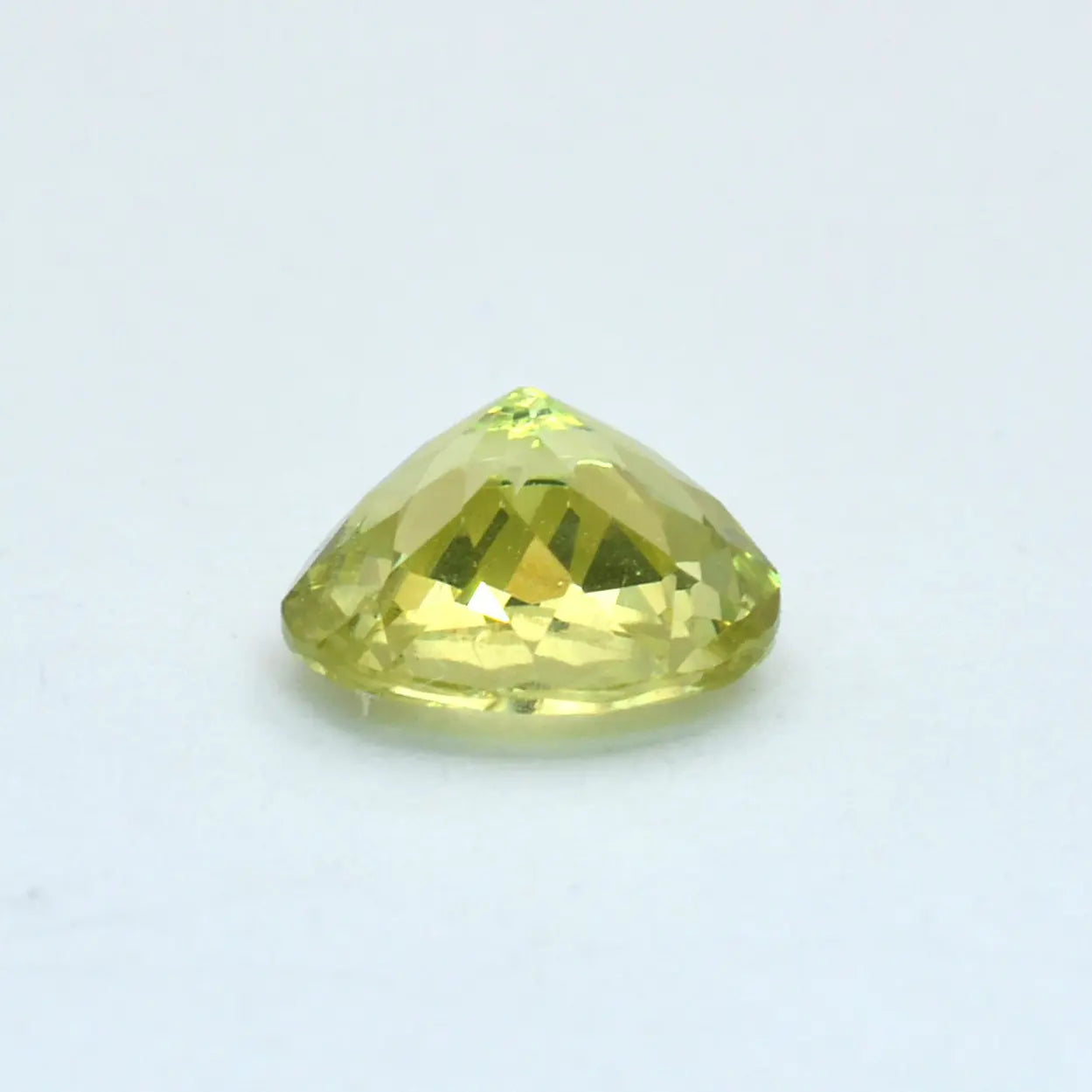 Pierre taillée Grenat du Mali Jaune Ovale 1,06 ct