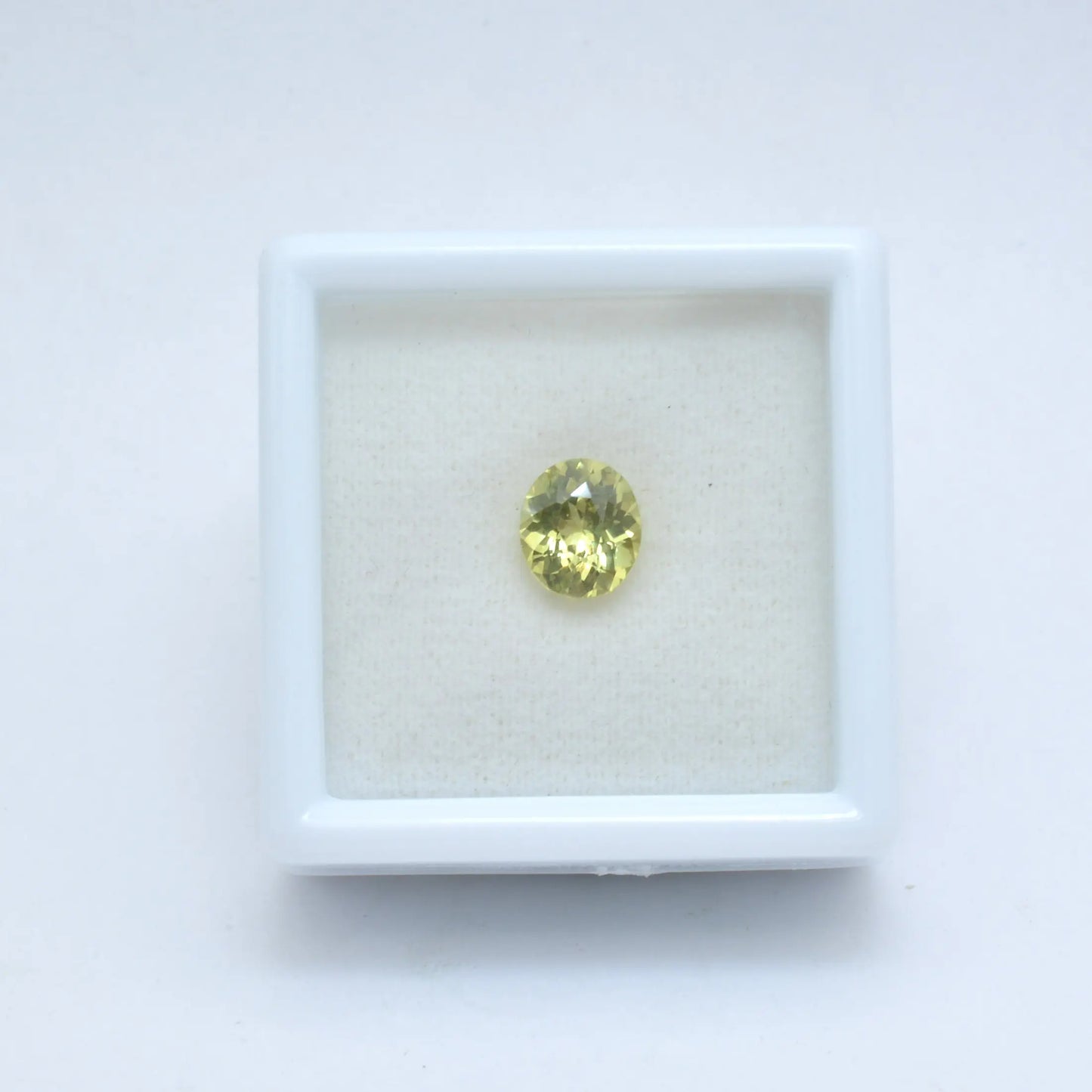 Pierre taillée Grenat du Mali Jaune Ovale 1,06 ct