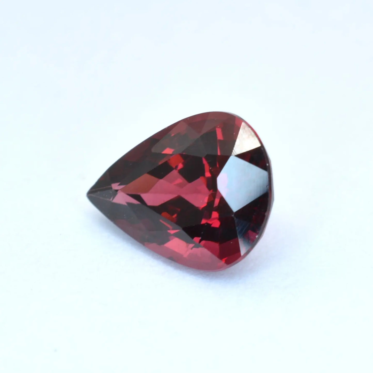 pierre taillée Grenat Rhodolite Poire 1,78ct
