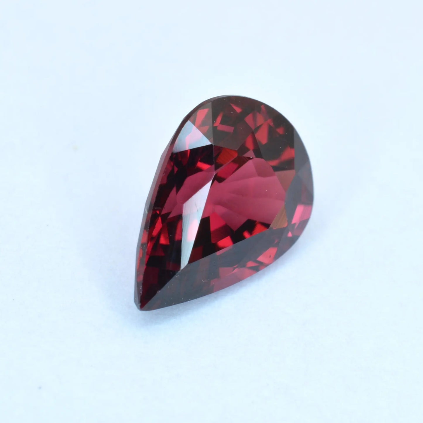 pierre taillée Grenat Rhodolite Poire 1,78ct