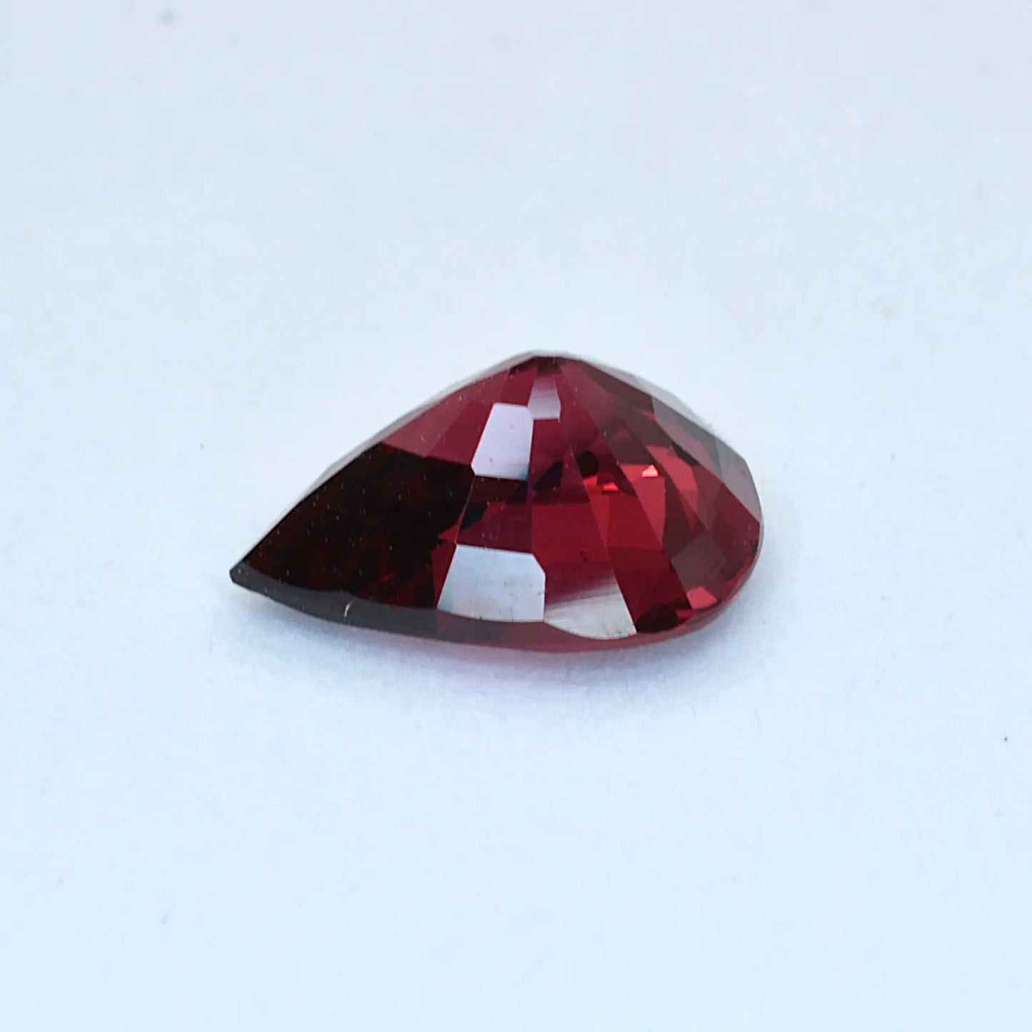 pierre taillée Grenat Rhodolite Poire 1,78ct