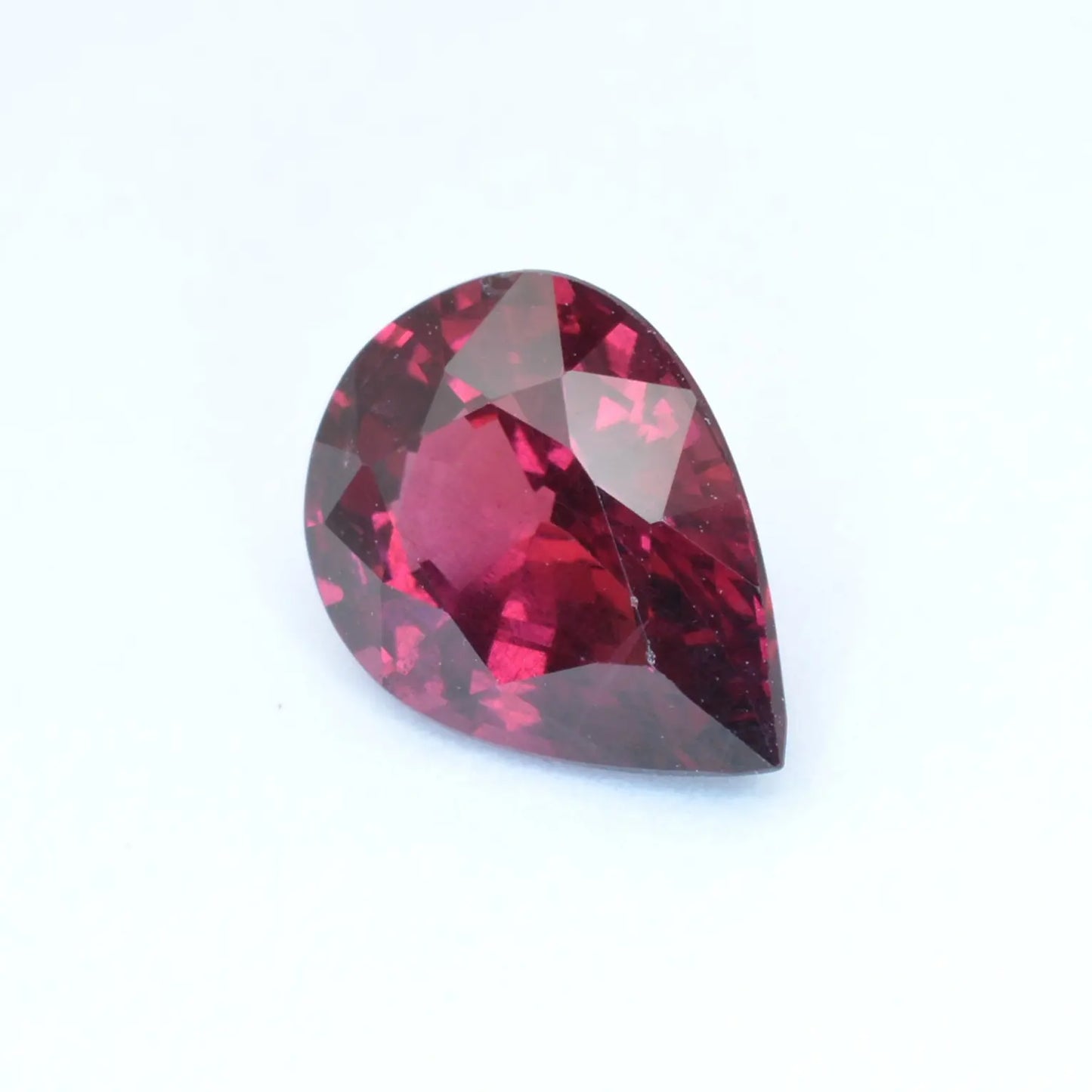 pierre taillée Grenat Rhodolite Poire 1,80ct