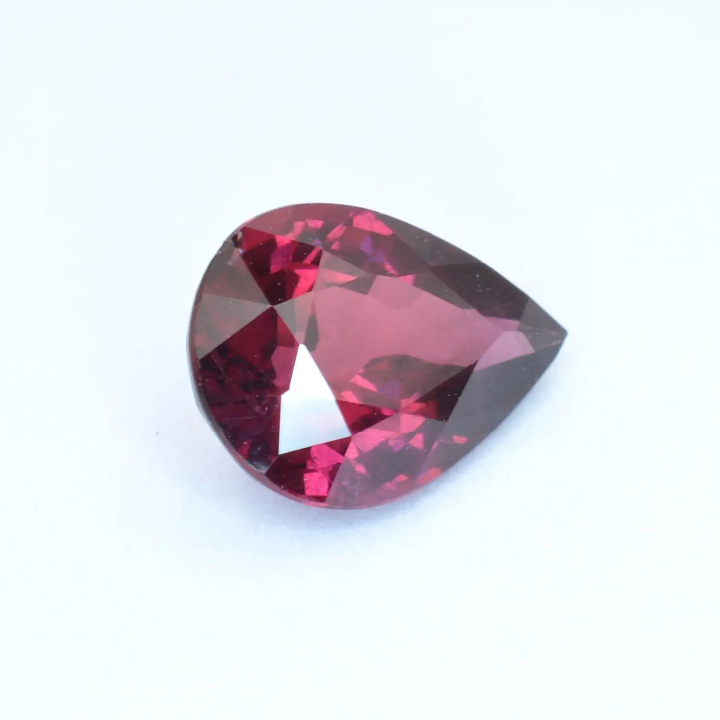 pierre taillée Grenat Rhodolite Poire 1,80ct