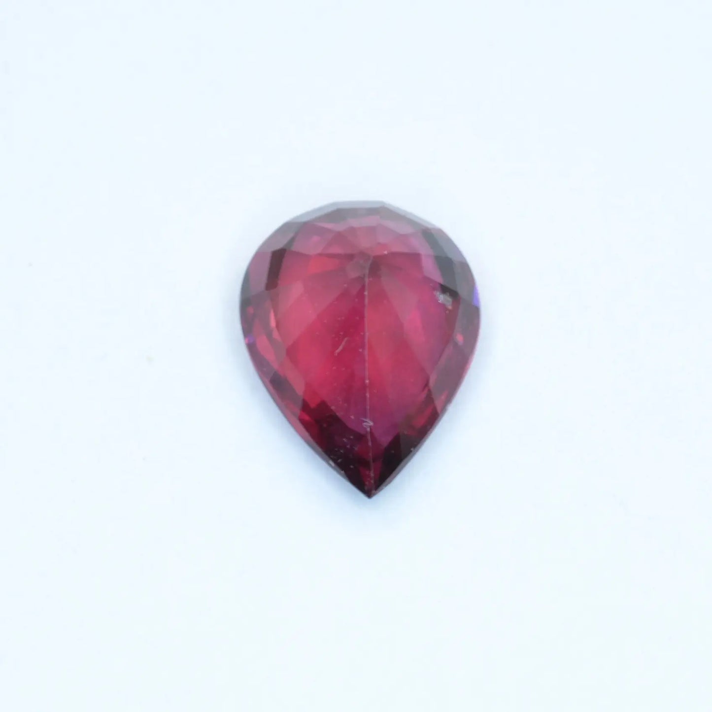 pierre taillée Grenat Rhodolite Poire 1,80ct