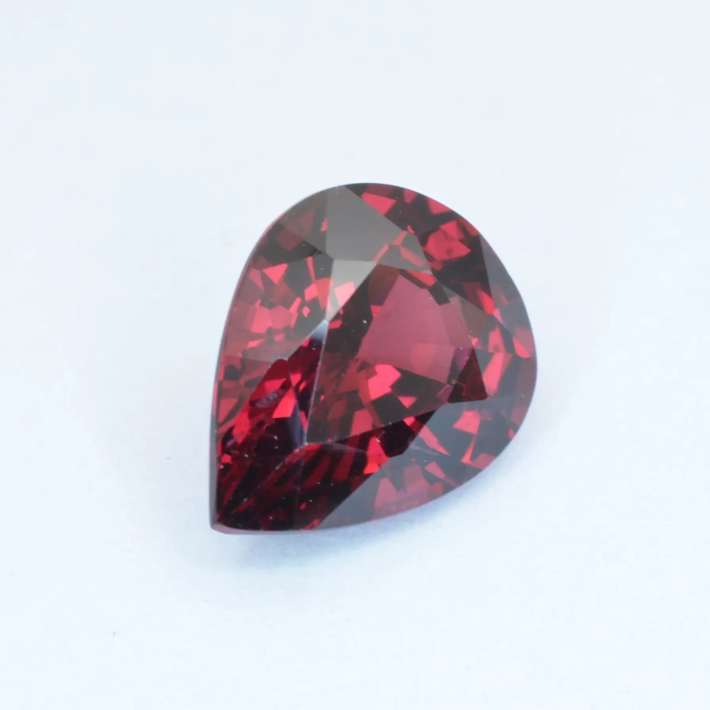 pierre taillée Grenat Rhodolite Poire 1,88ct