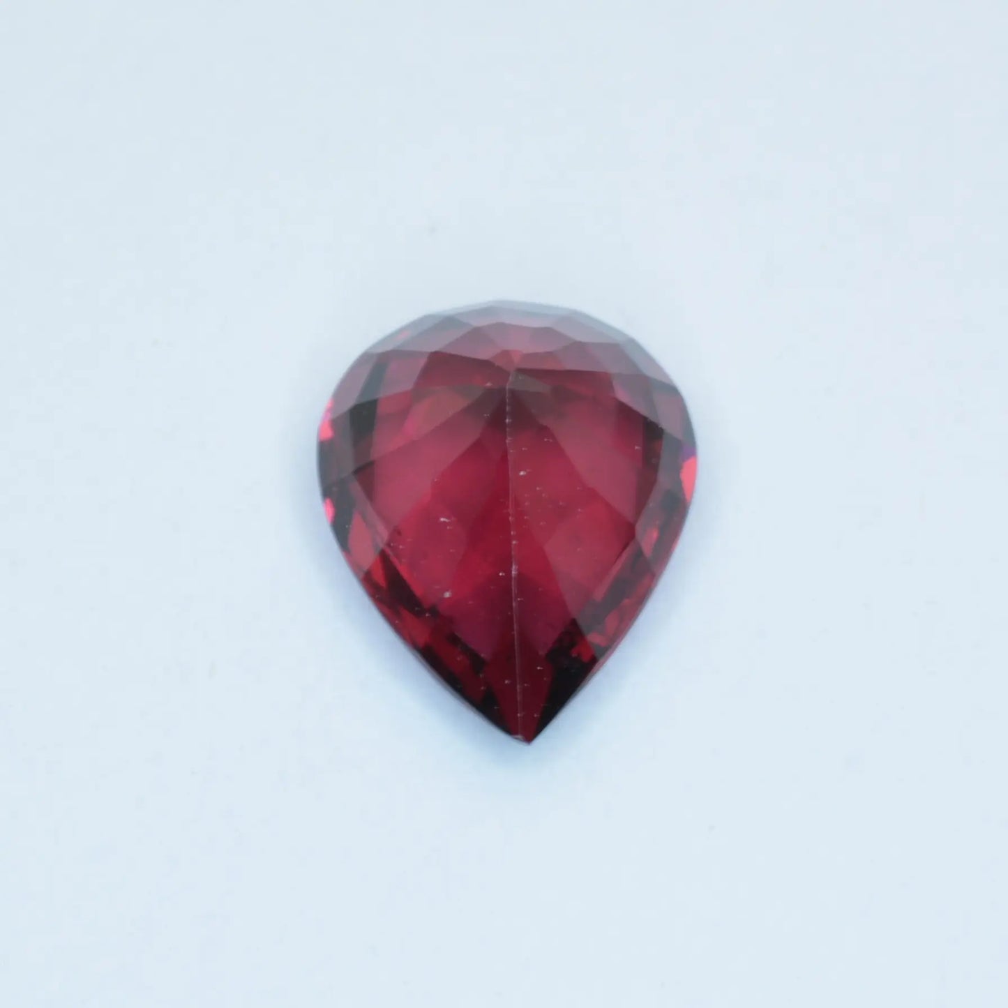 pierre taillée Grenat Rhodolite Poire 1,88ct