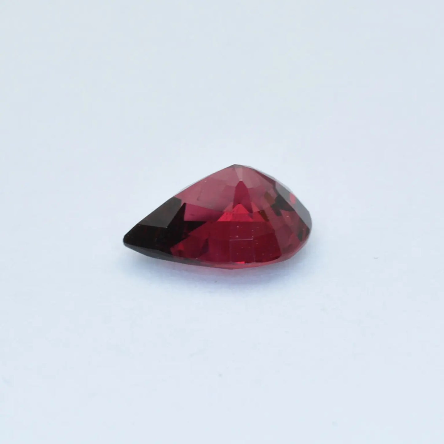 pierre taillée Grenat Rhodolite Poire 1,88ct