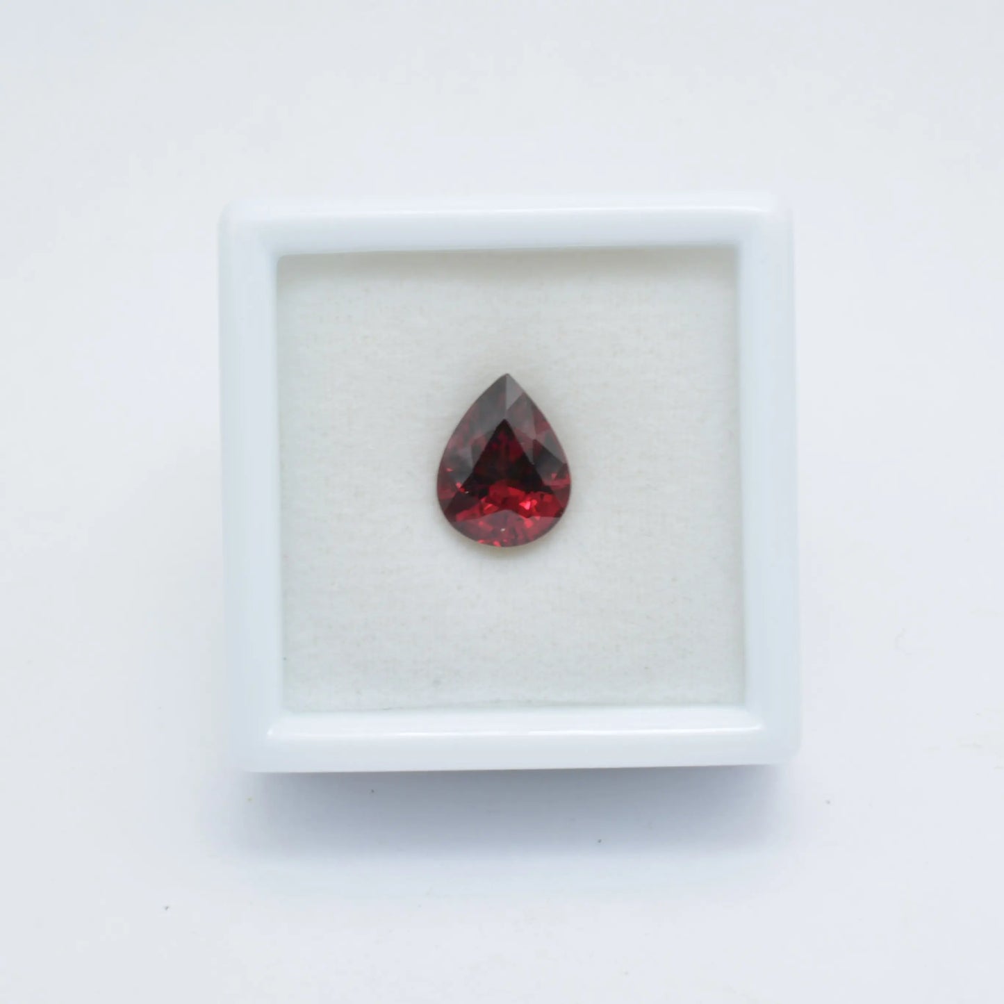 pierre taillée Grenat Rhodolite Poire 1,88ct