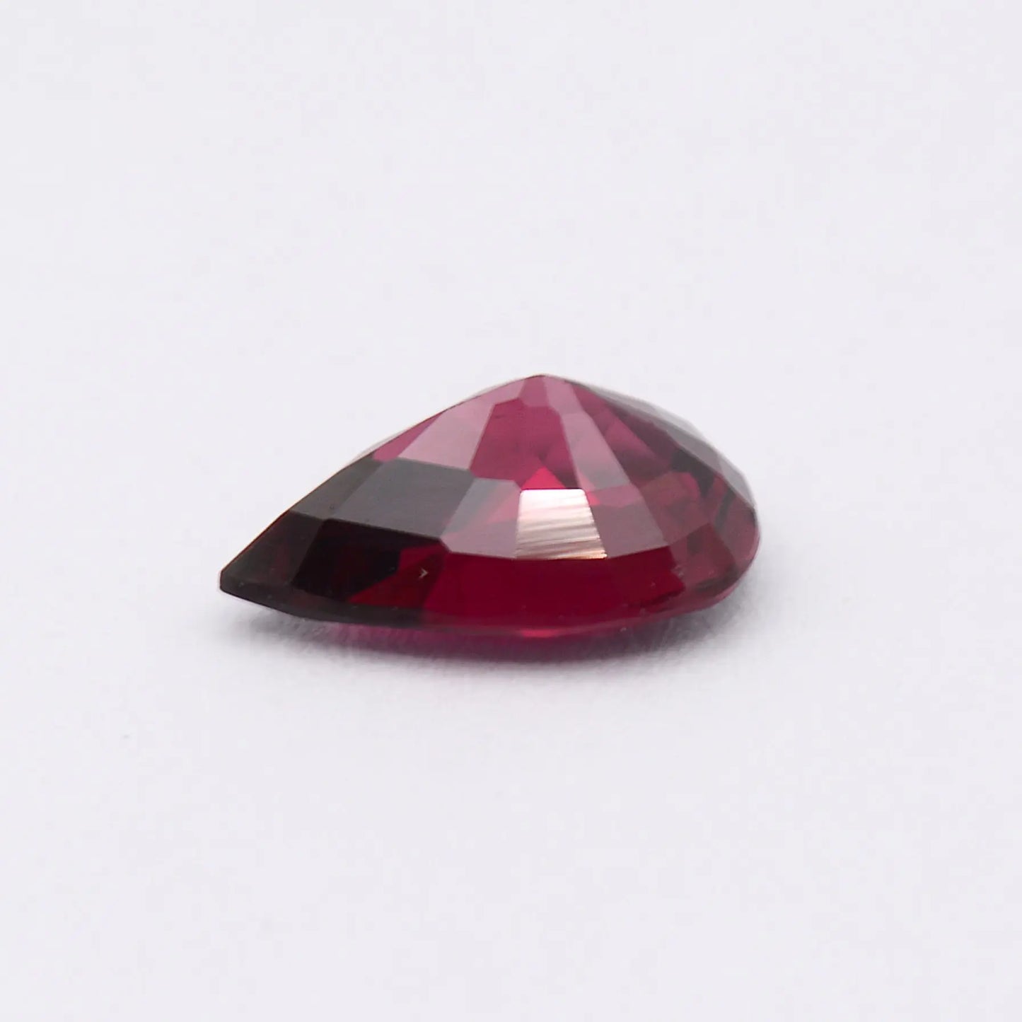 Pierre taillée Grenat Rhodolite Poire 1,67 ct