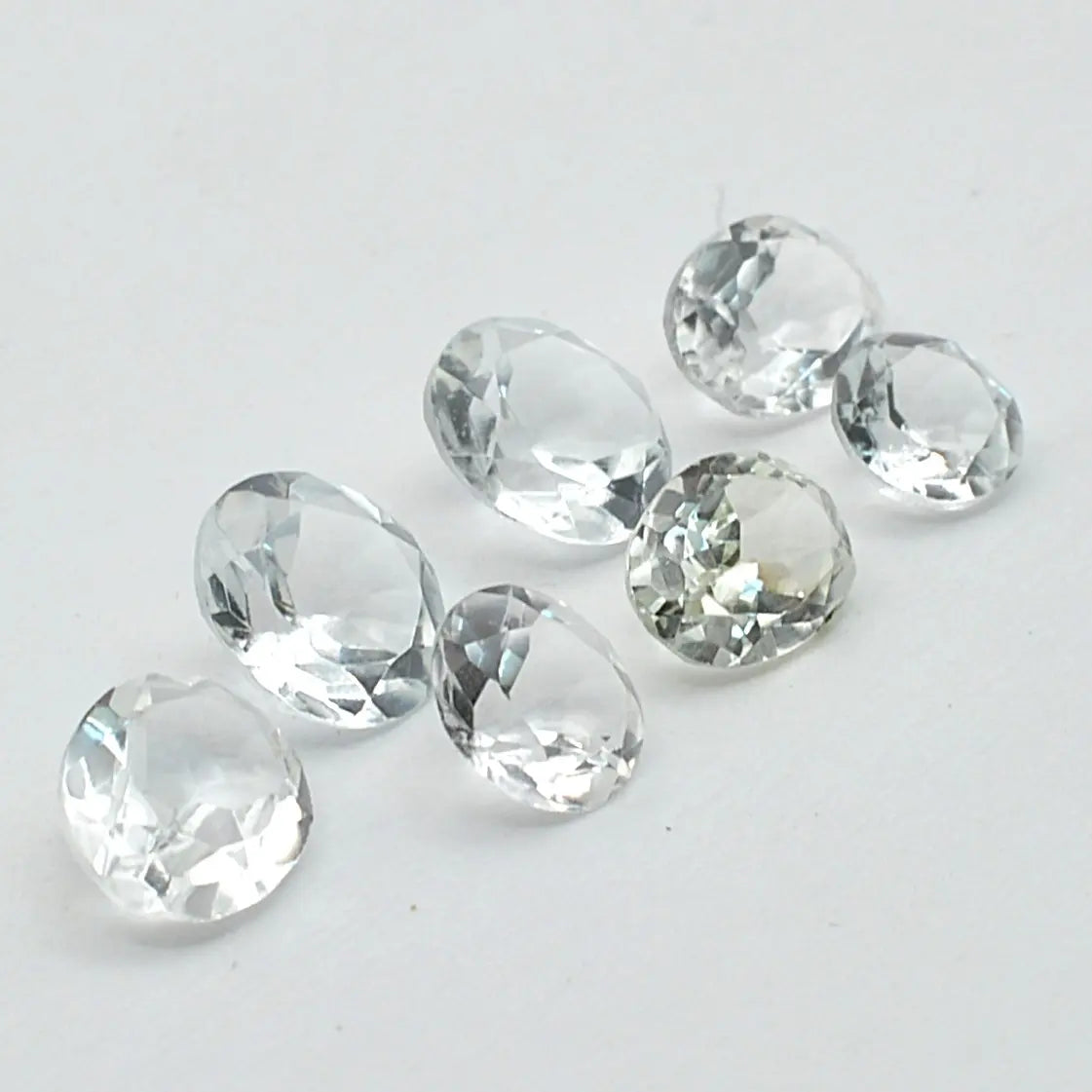 Lot de 7 Topazes Blanches 7ct