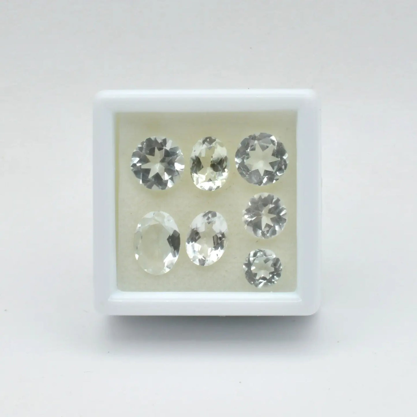 Lot de 7 Topazes Blanches 7ct