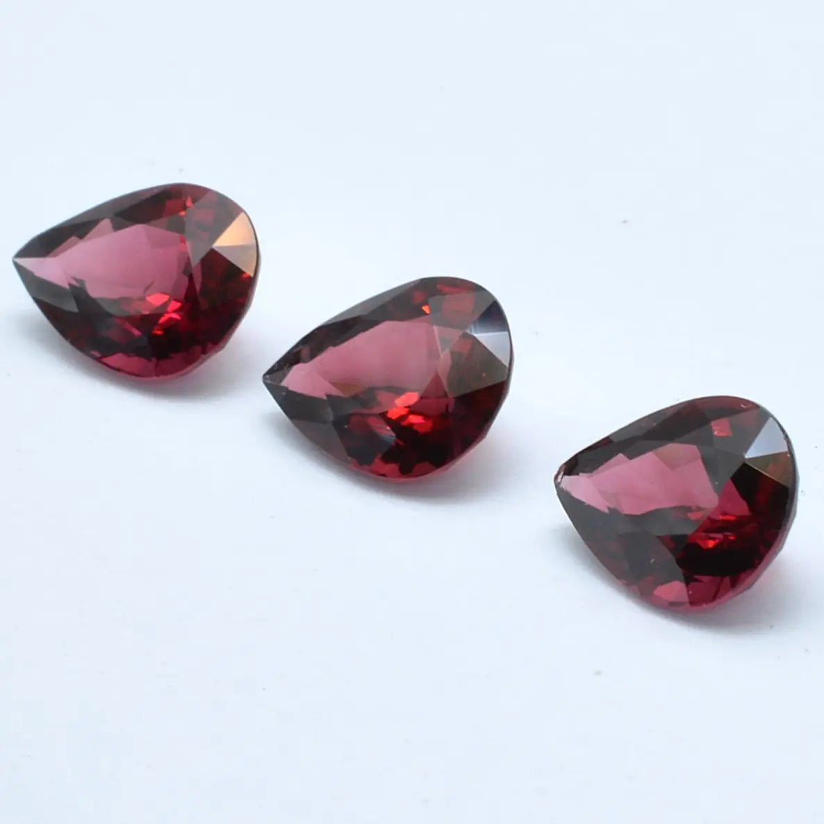 pierre taillée Lot de 3 Grenat Rhodolite Poire 5,48ct