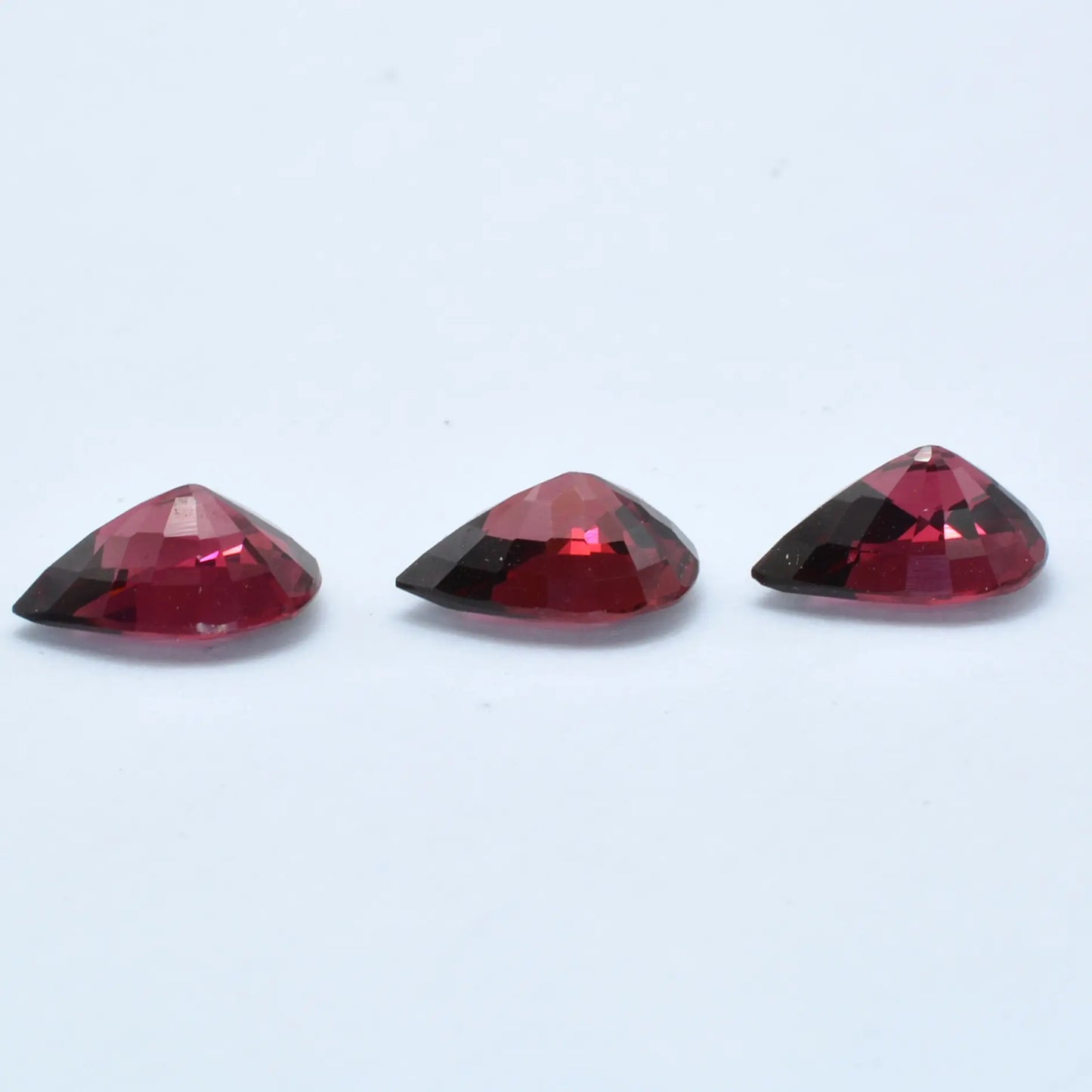 pierre taillée Lot de 3 Grenat Rhodolite Poire 5,48ct