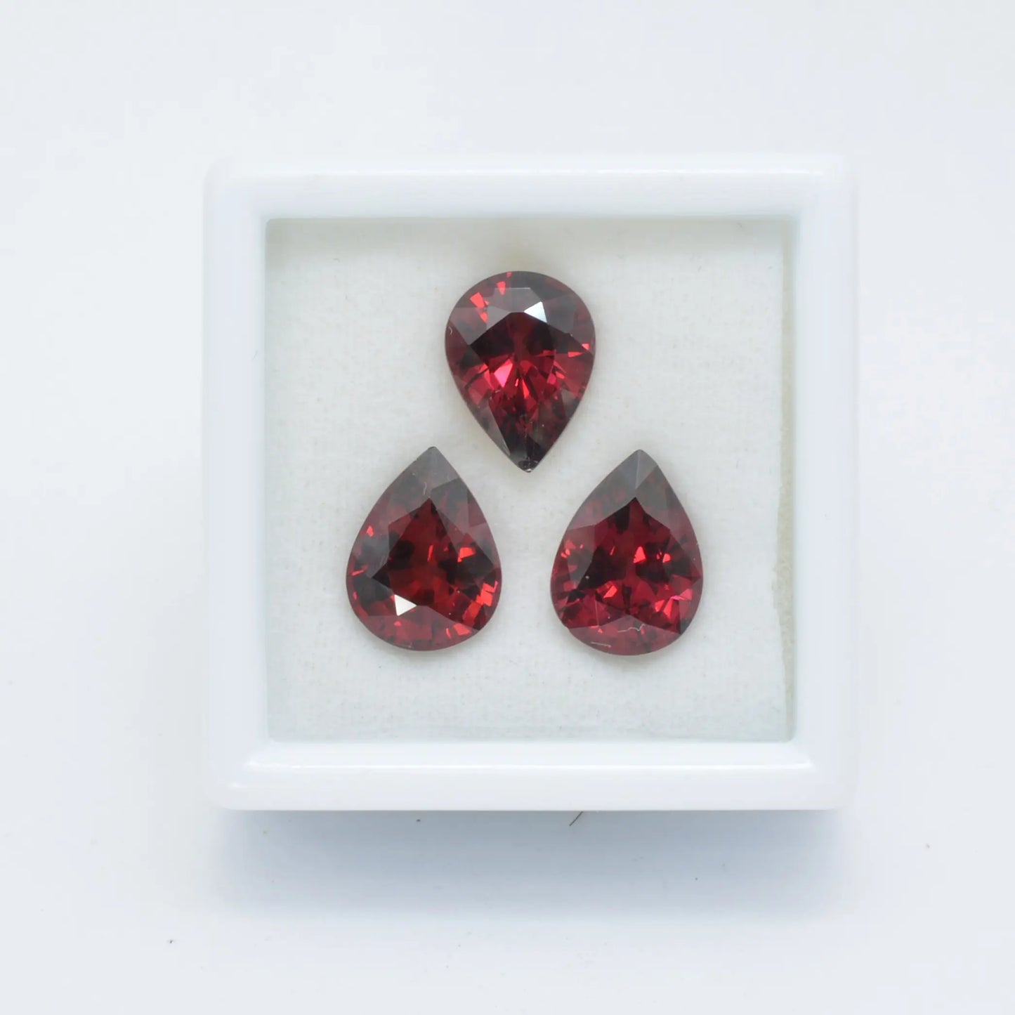 pierre taillée Lot de 3 Grenat Rhodolite Poire 5,48ct