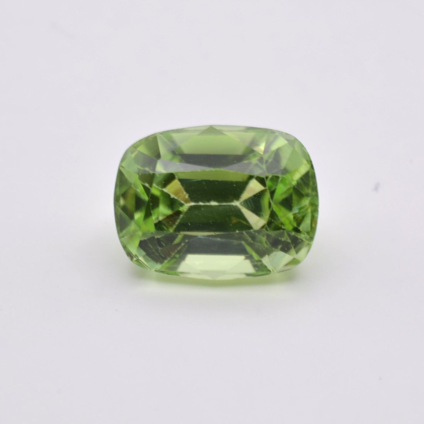 Pierre taillée Péridot Coussin Rectangle 4,10ct