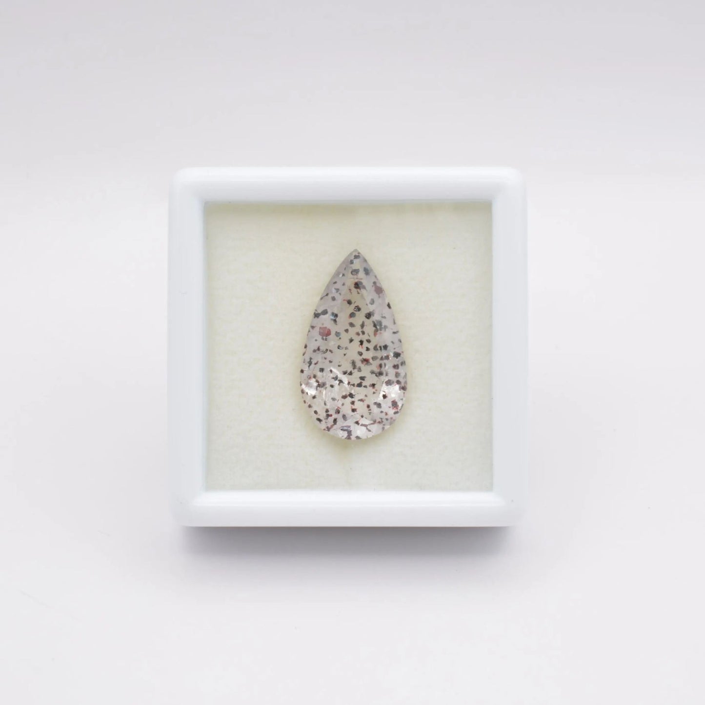 Pierre taillée Quartz à inclusions d'Hématite 9,19ct
